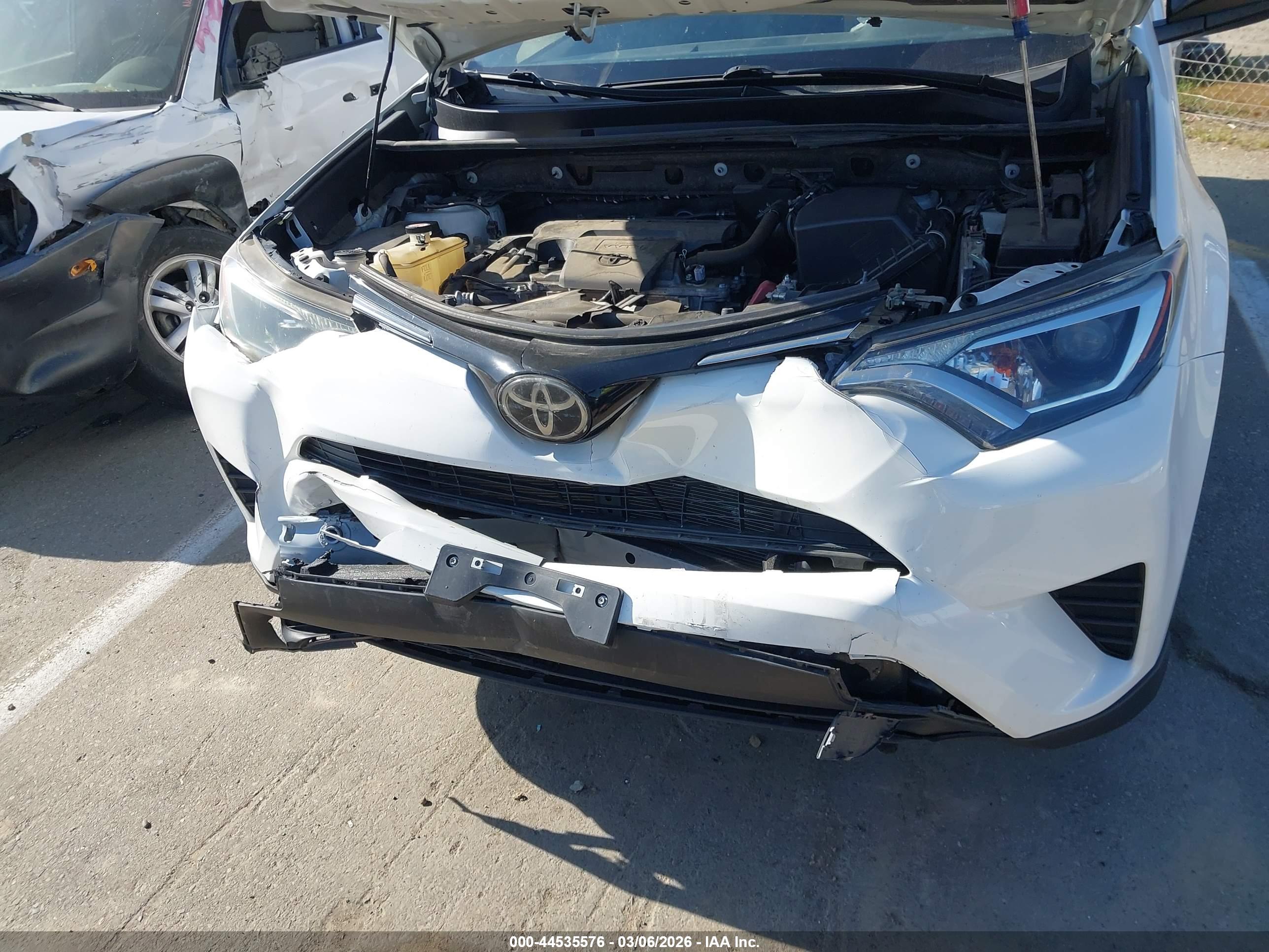 TOYOTA RAV4 image 6