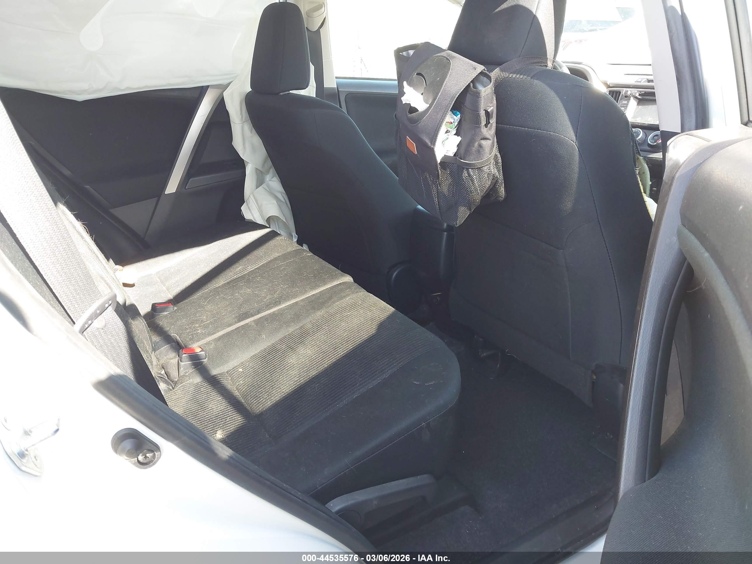 TOYOTA RAV4 image 8