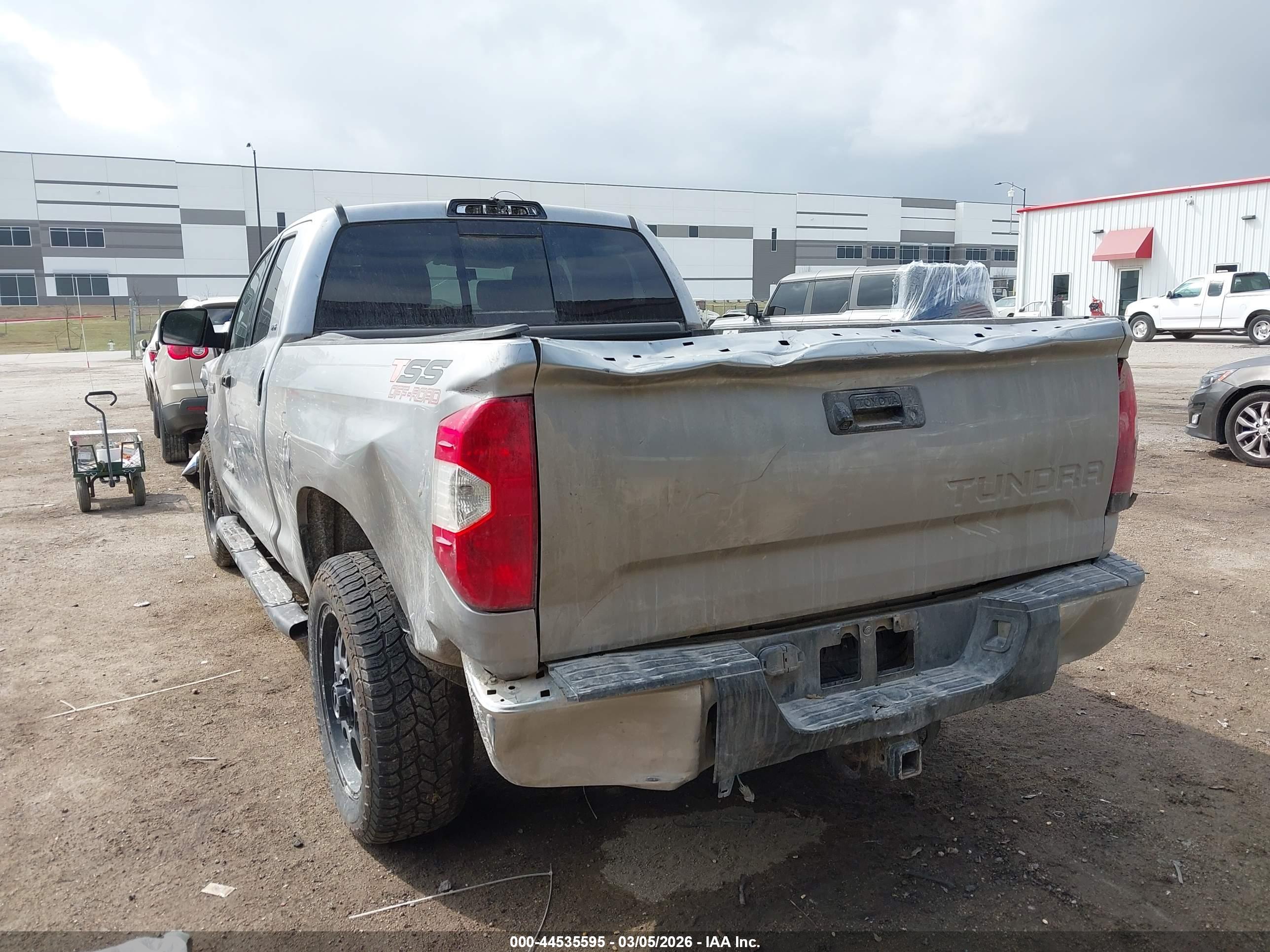TOYOTA TUNDRA image 3