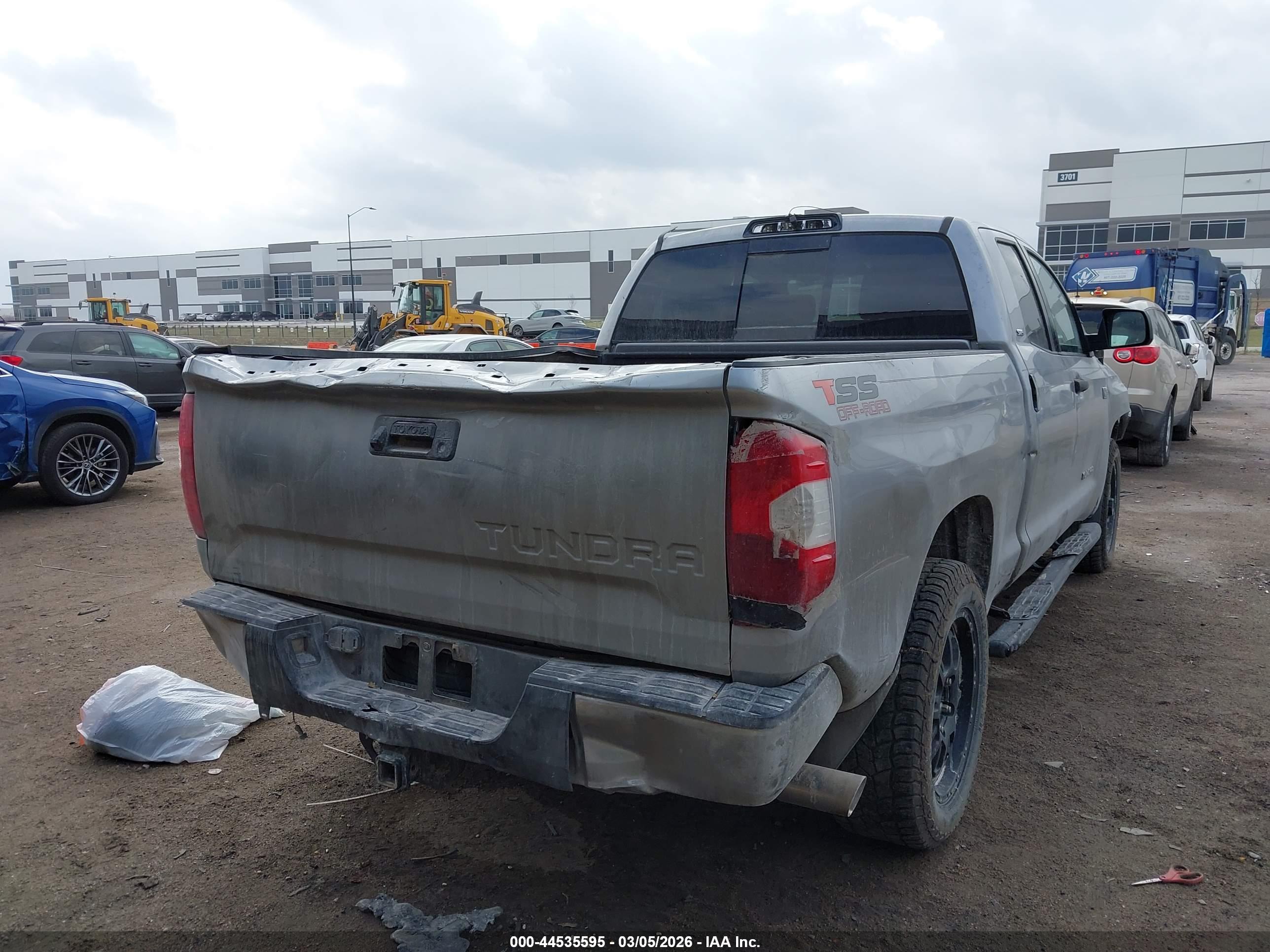 TOYOTA TUNDRA image 4
