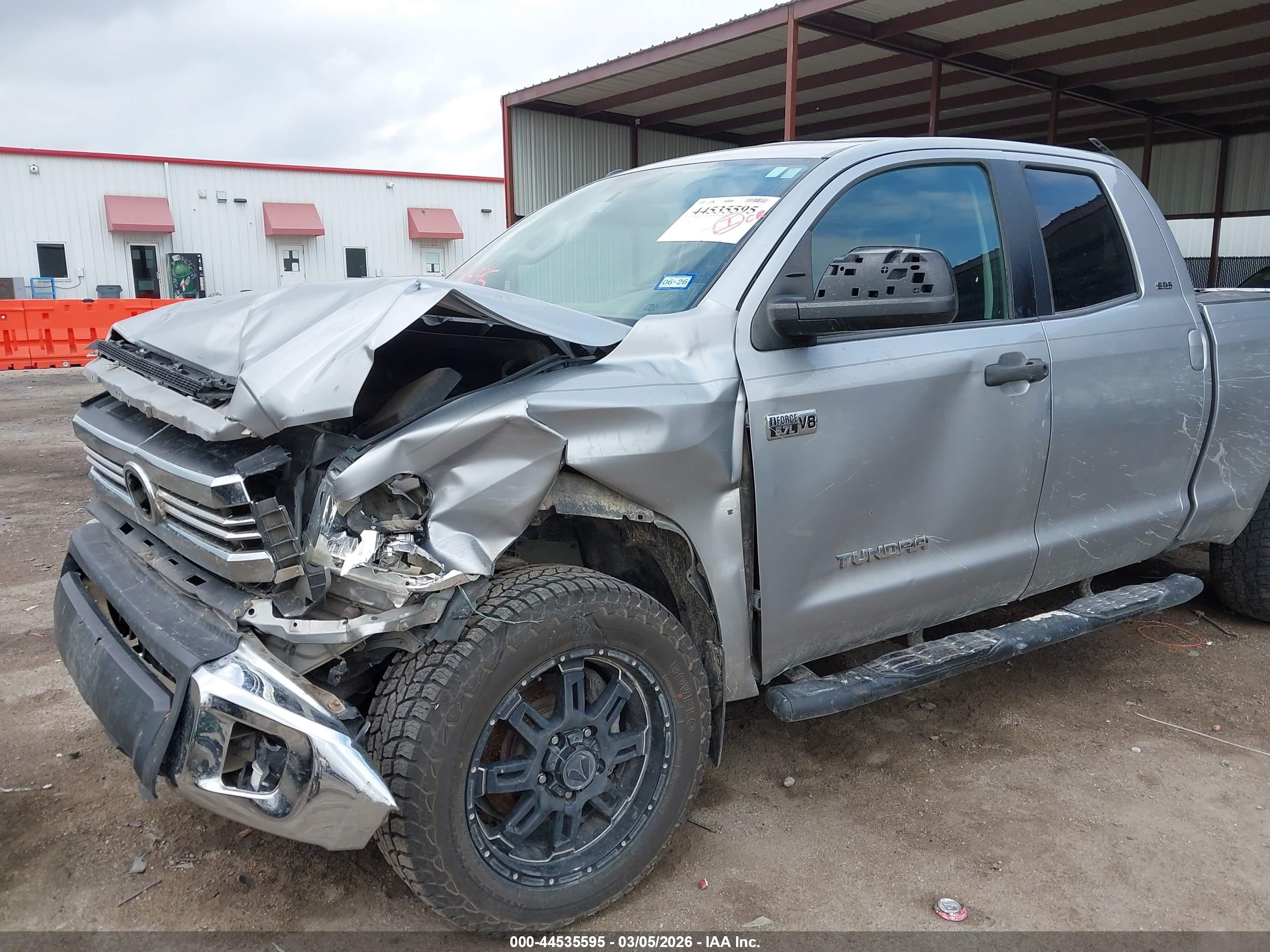 TOYOTA TUNDRA image 6