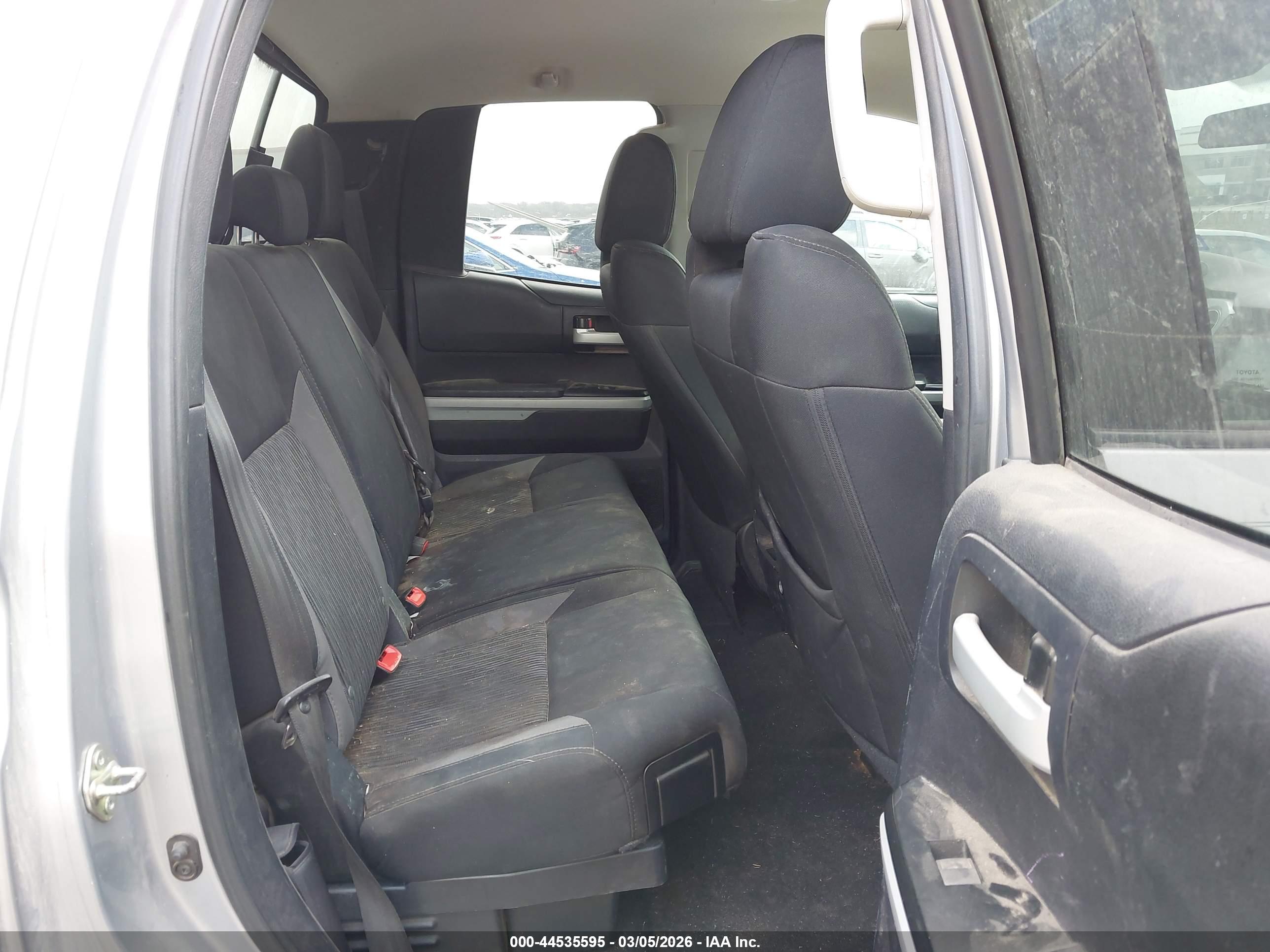 TOYOTA TUNDRA image 8