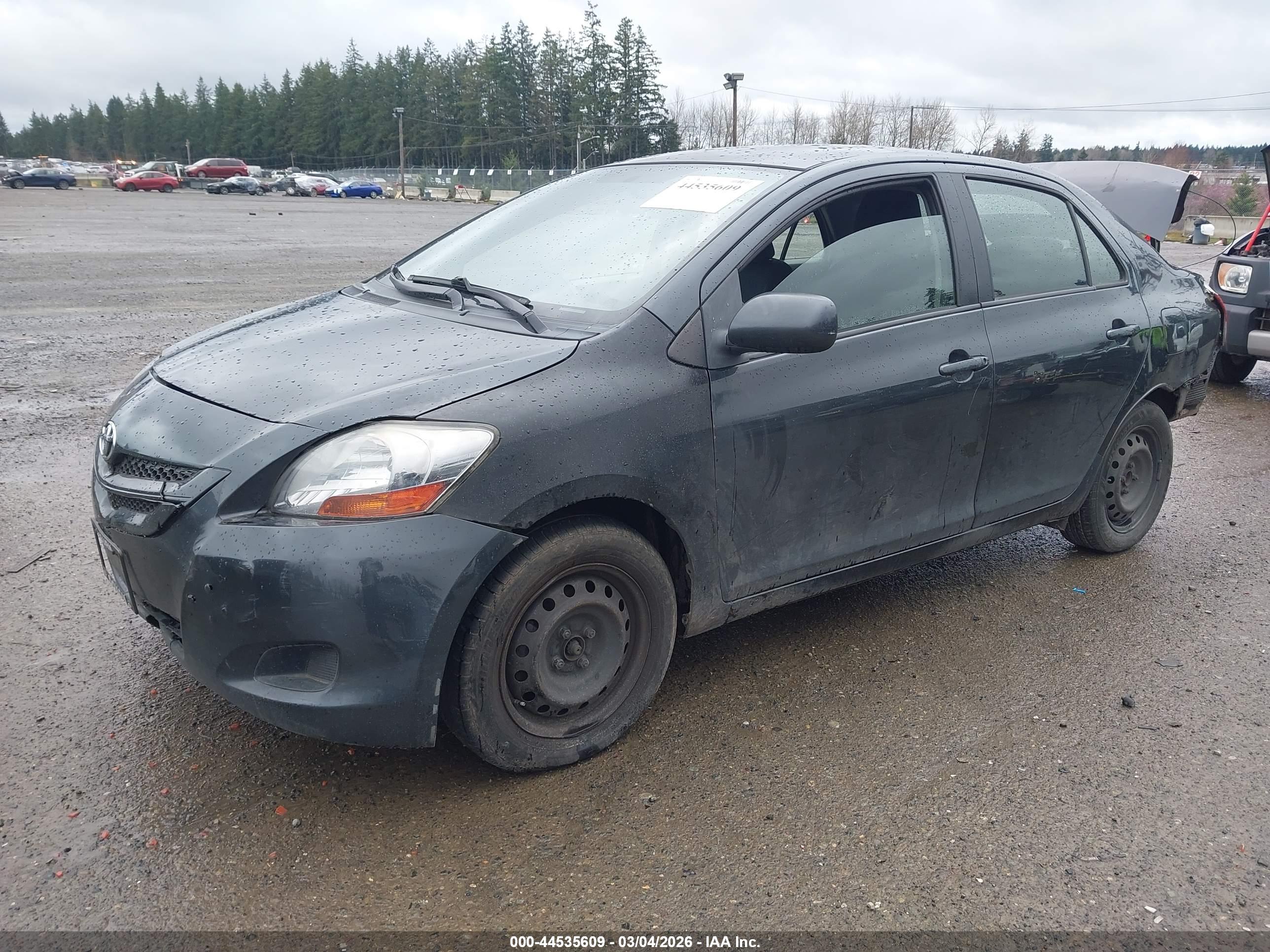 TOYOTA YARIS image 2
