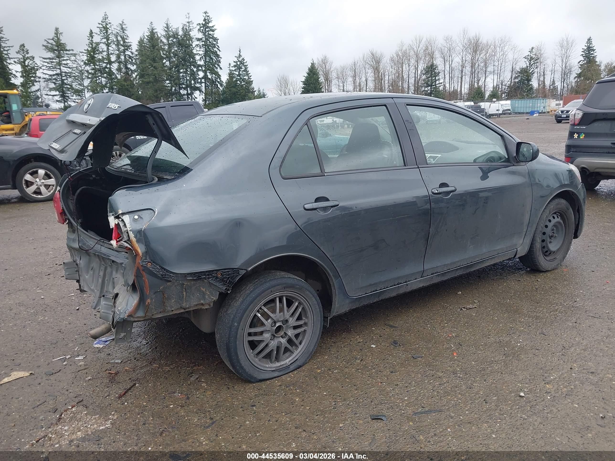 TOYOTA YARIS image 4