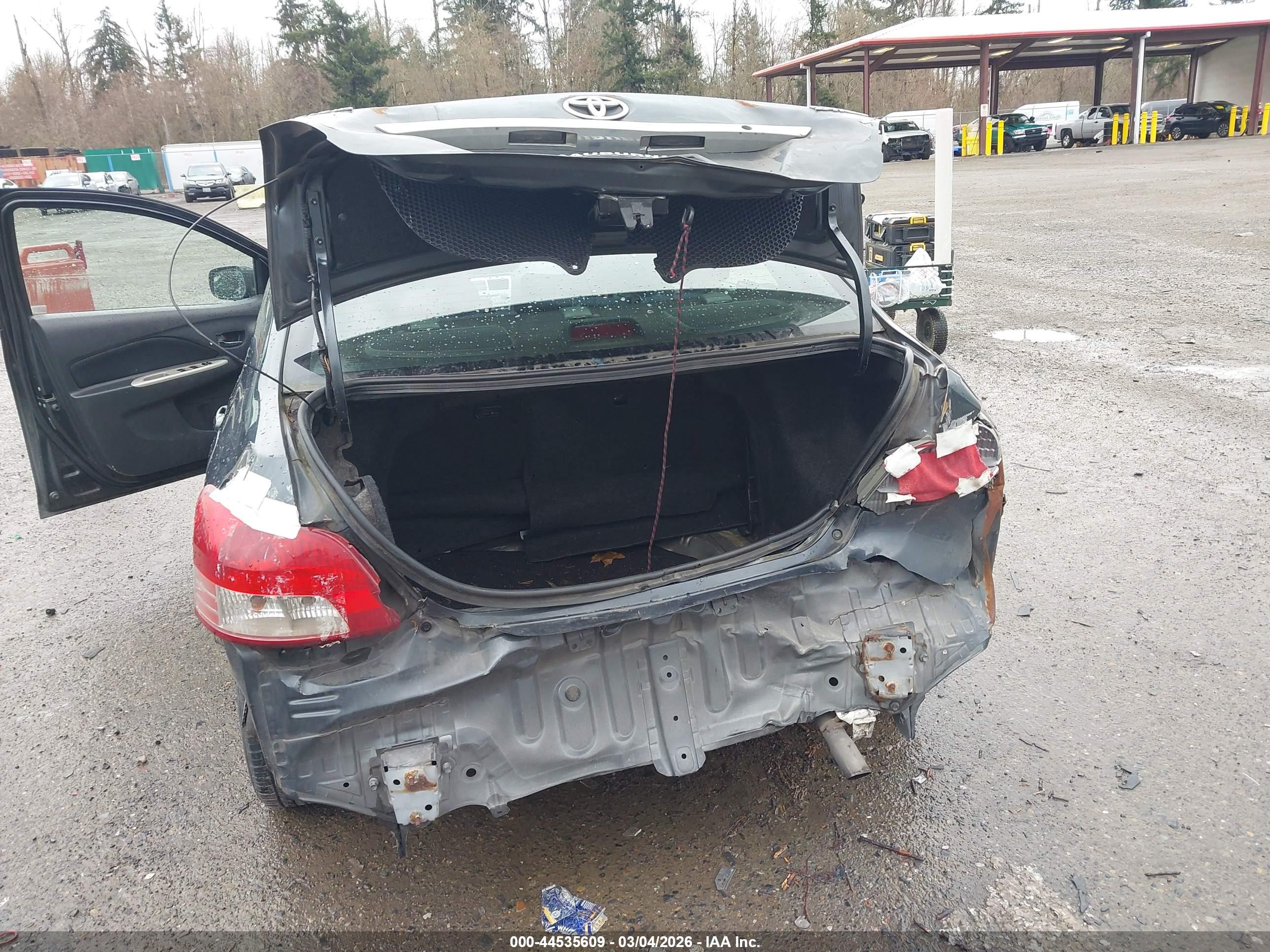 TOYOTA YARIS image 6