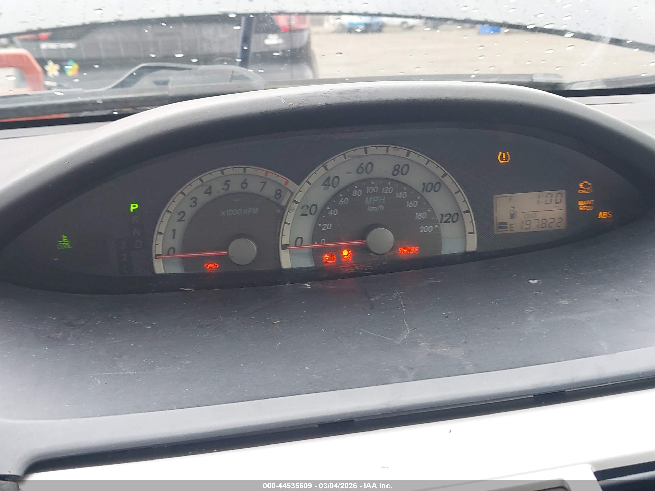 TOYOTA YARIS image 7