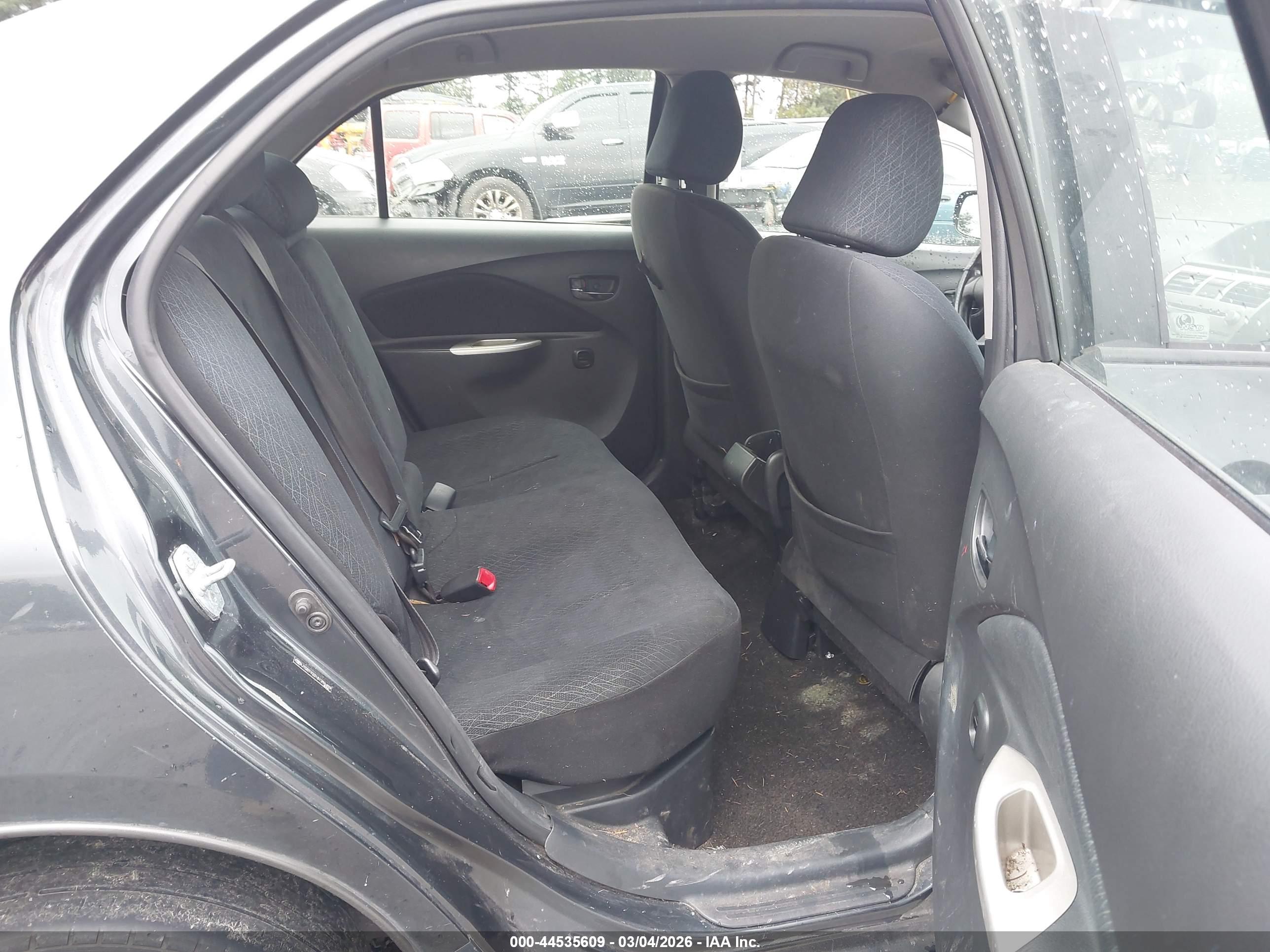 TOYOTA YARIS image 8