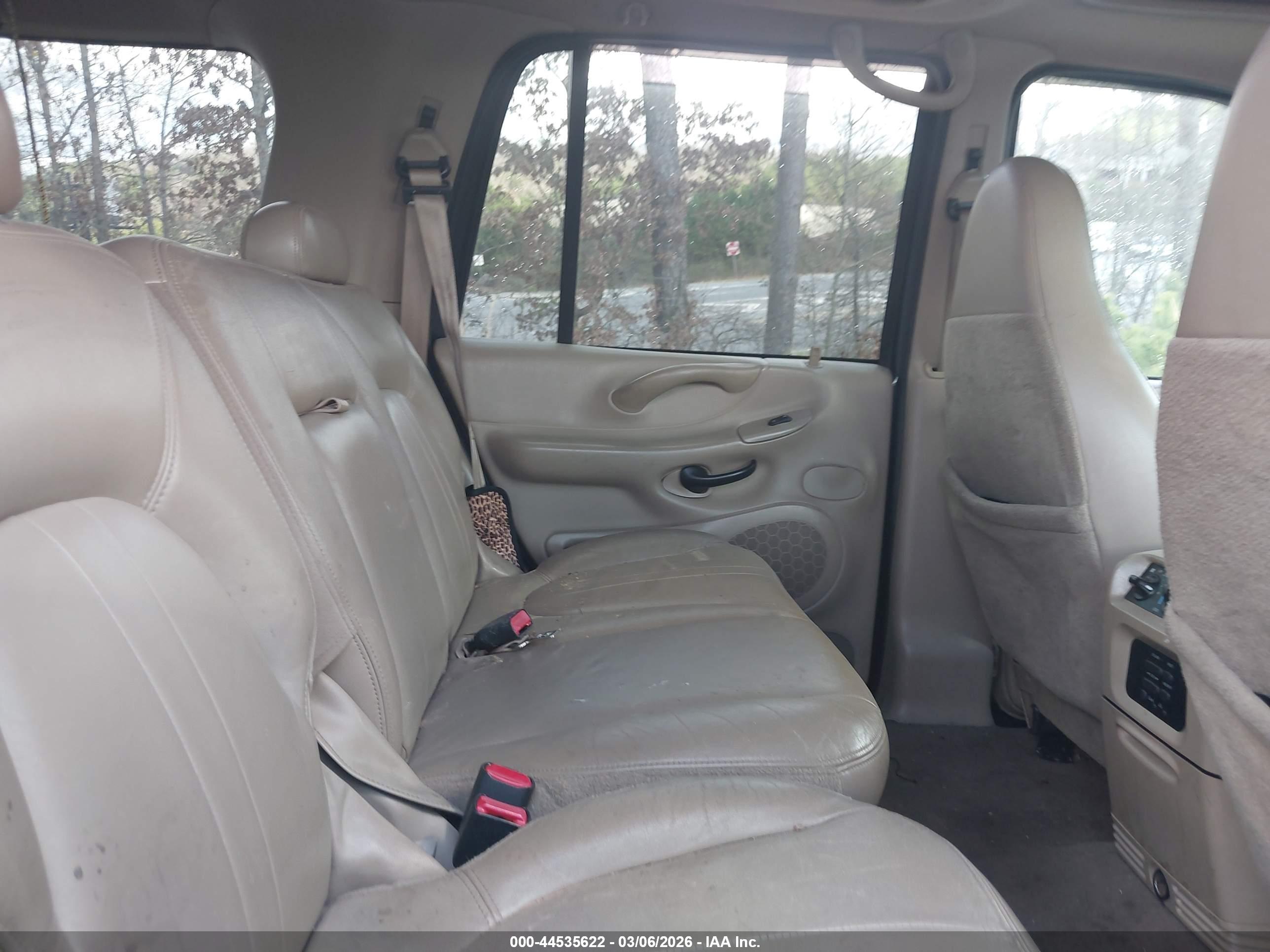 FORD EXPEDITION image 8