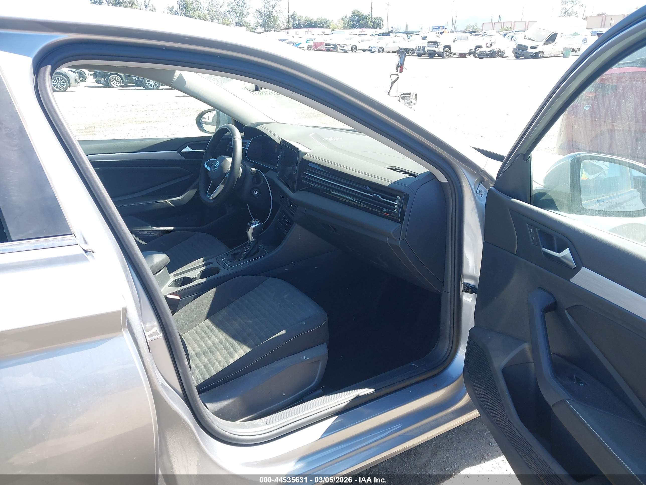 VOLKSWAGEN JETTA image 5