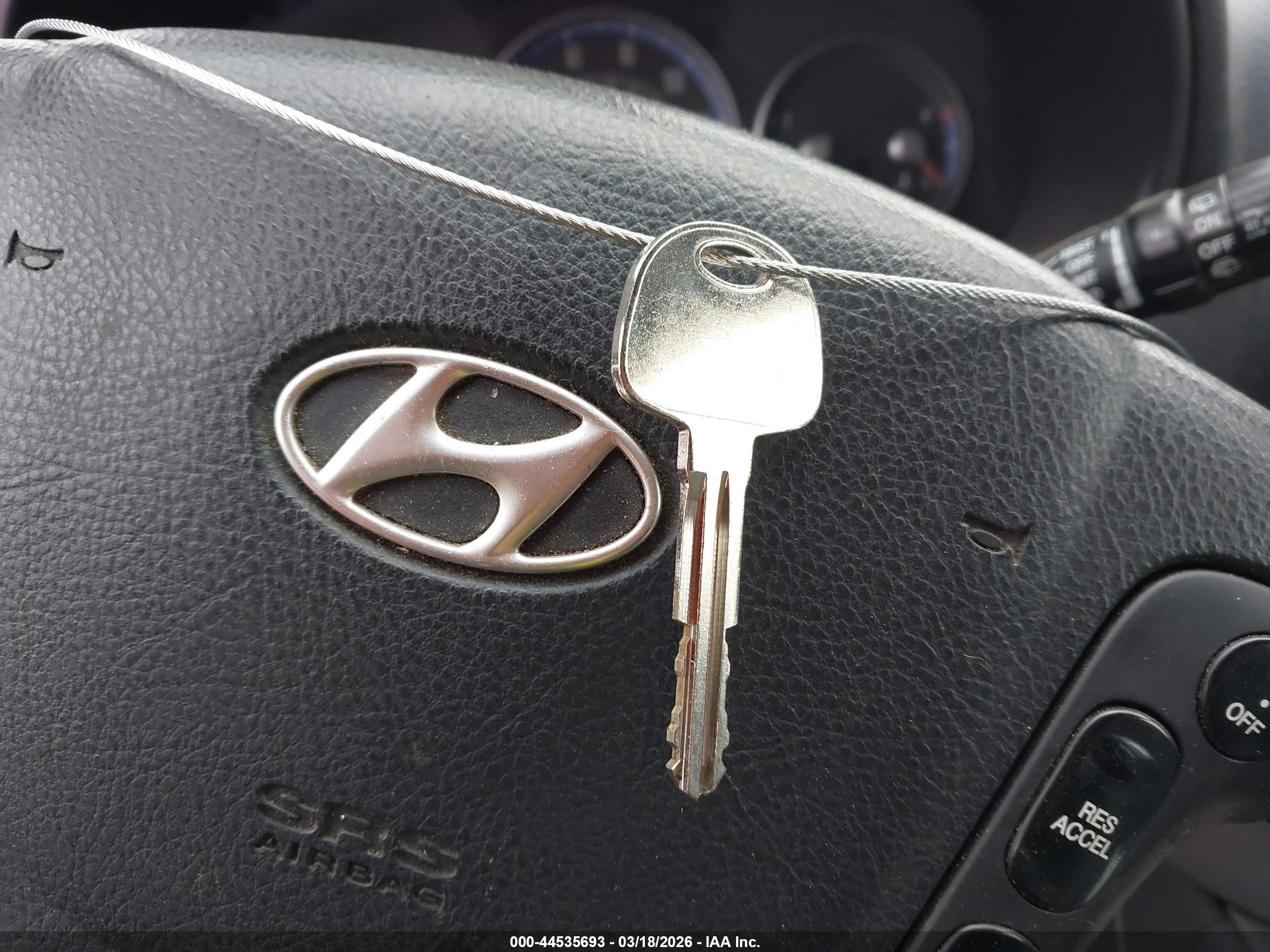 HYUNDAI SANTA image 11