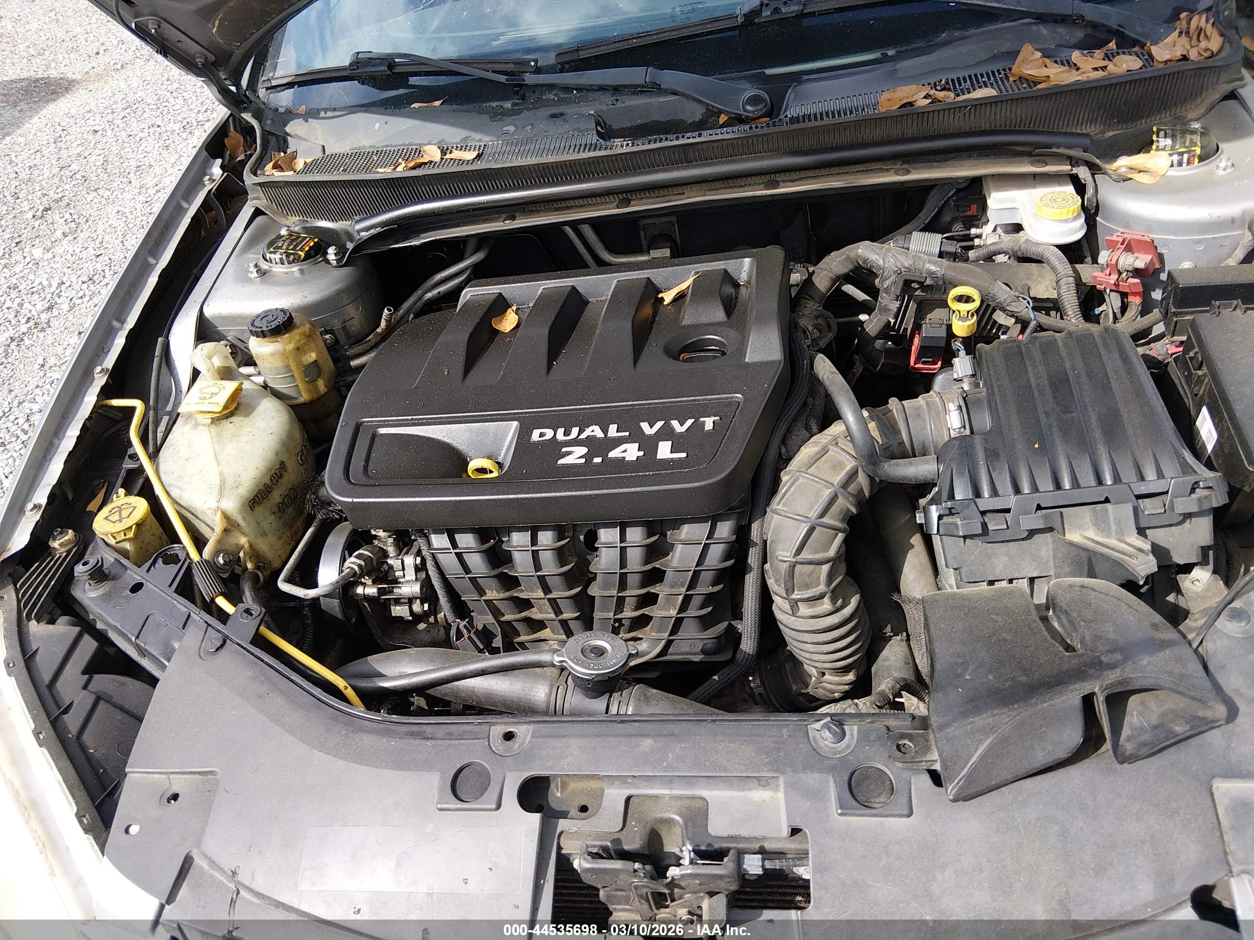 CHRYSLER 200 image 10