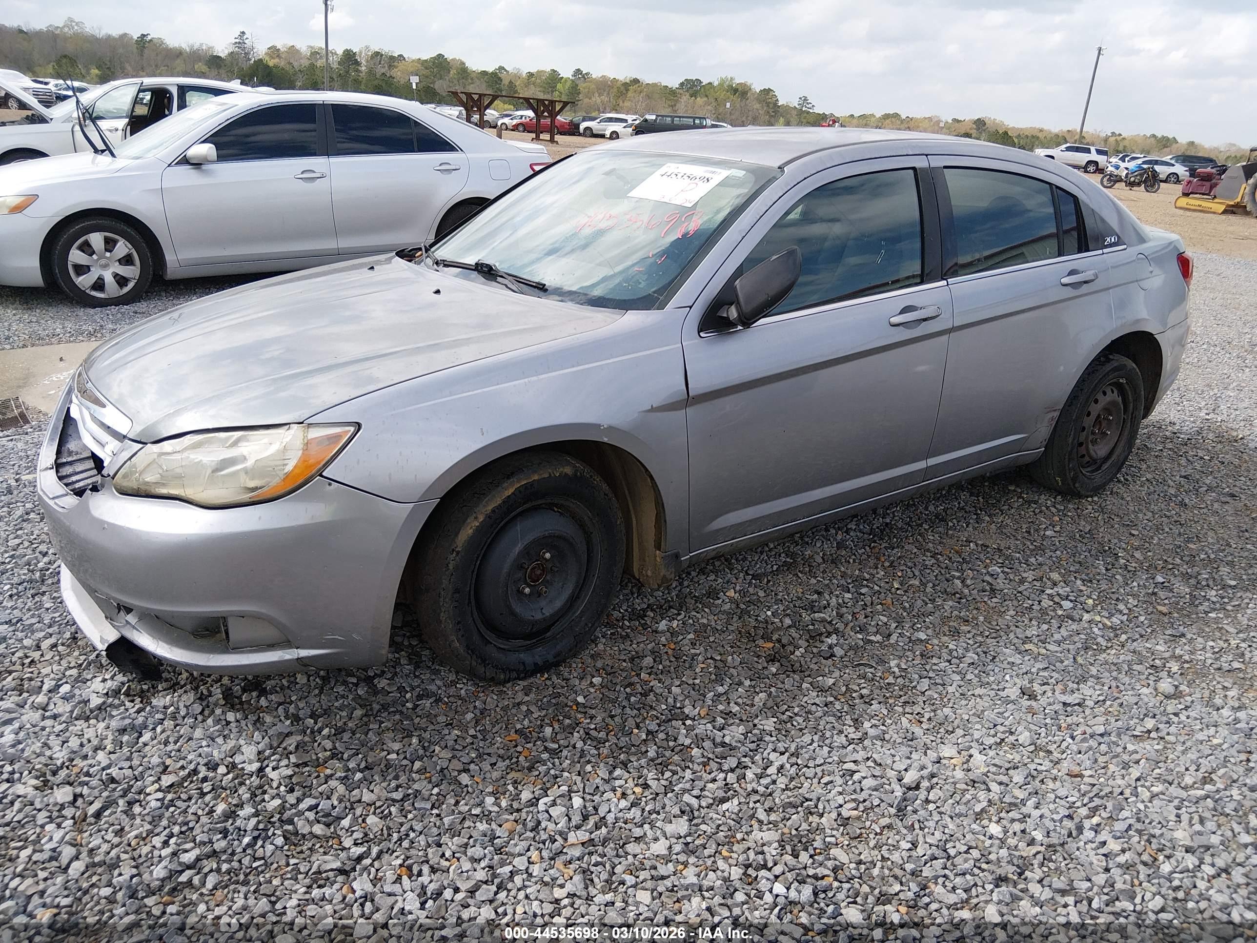 CHRYSLER 200 image 2