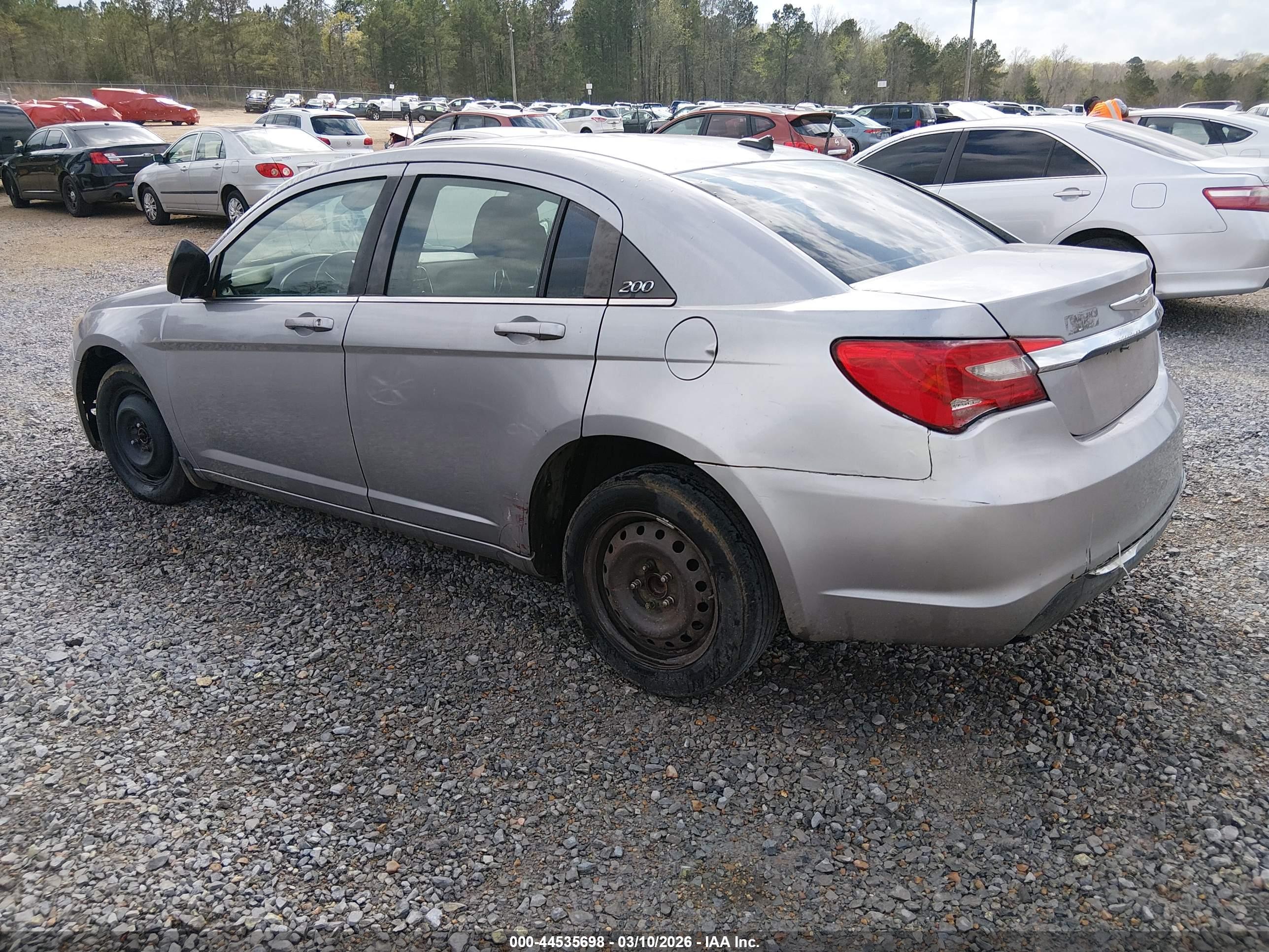CHRYSLER 200 image 3