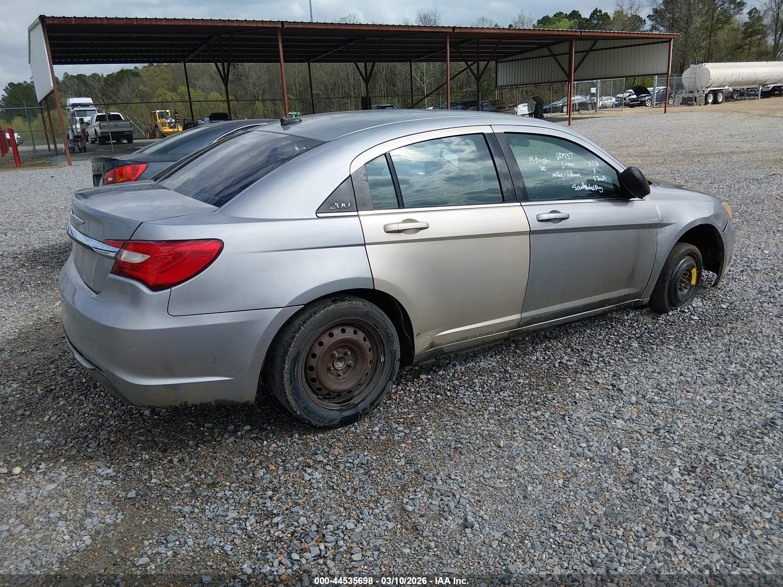 CHRYSLER 200 image 4