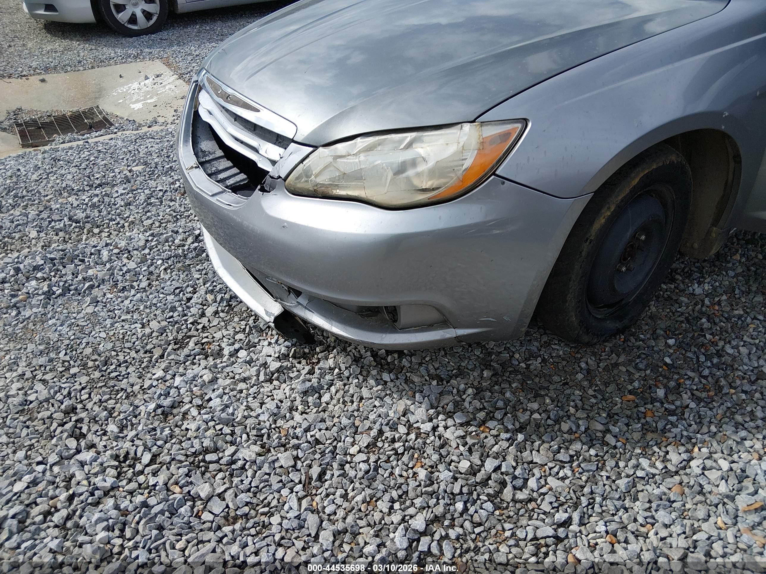 CHRYSLER 200 image 6