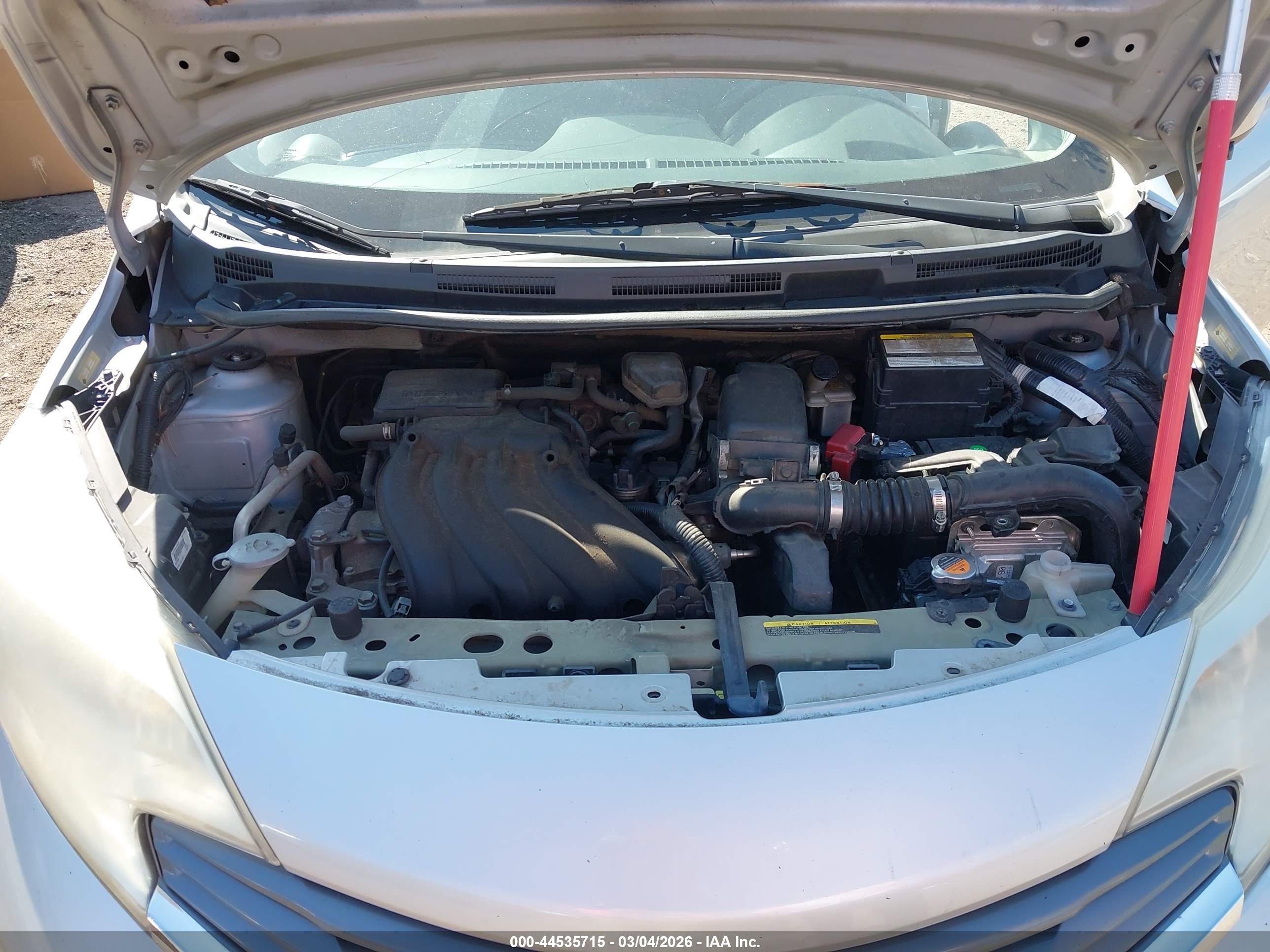 NISSAN VERSA image 10
