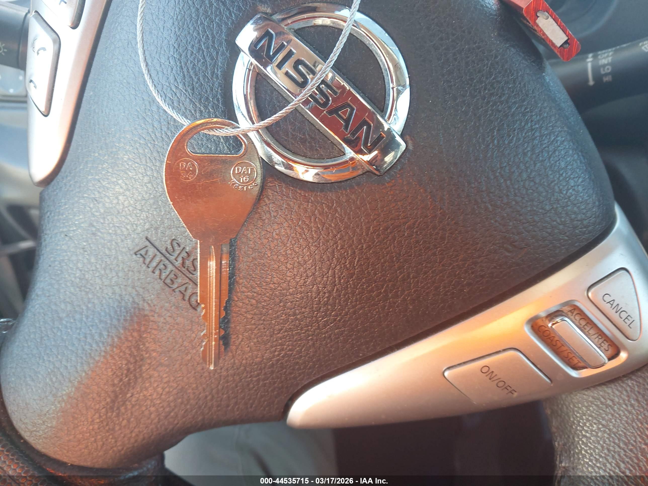 NISSAN VERSA image 11