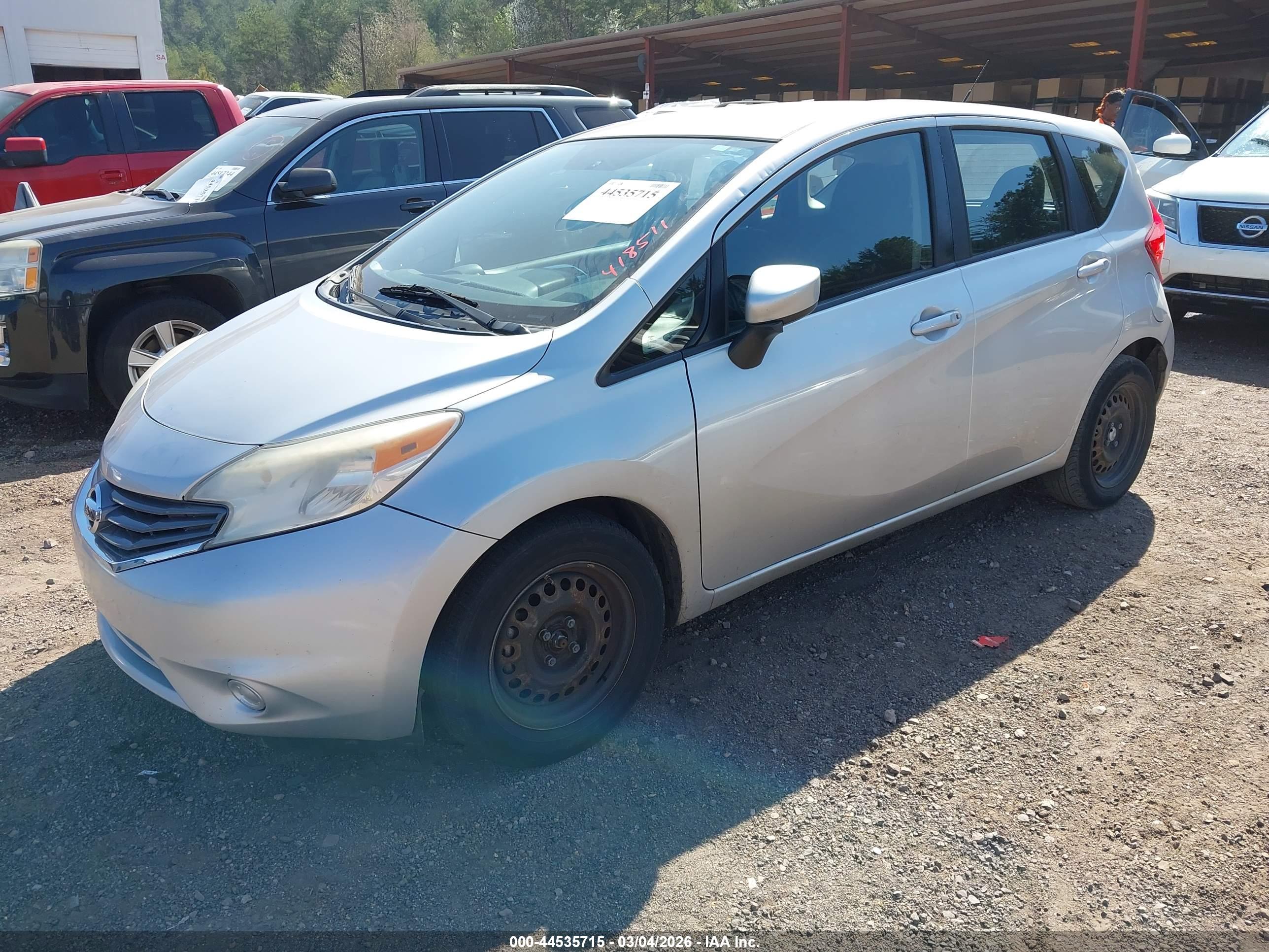 NISSAN VERSA image 2