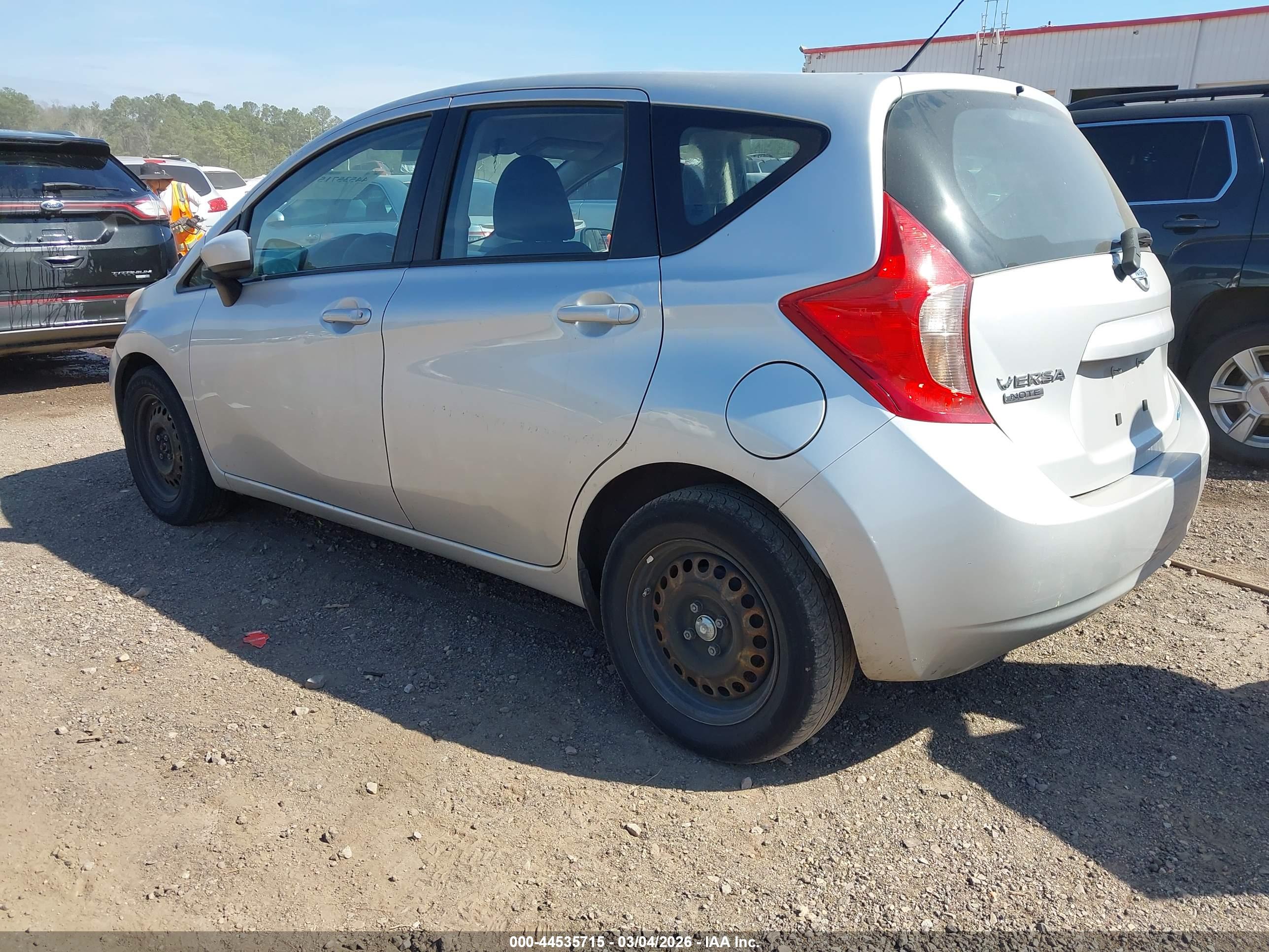NISSAN VERSA image 3