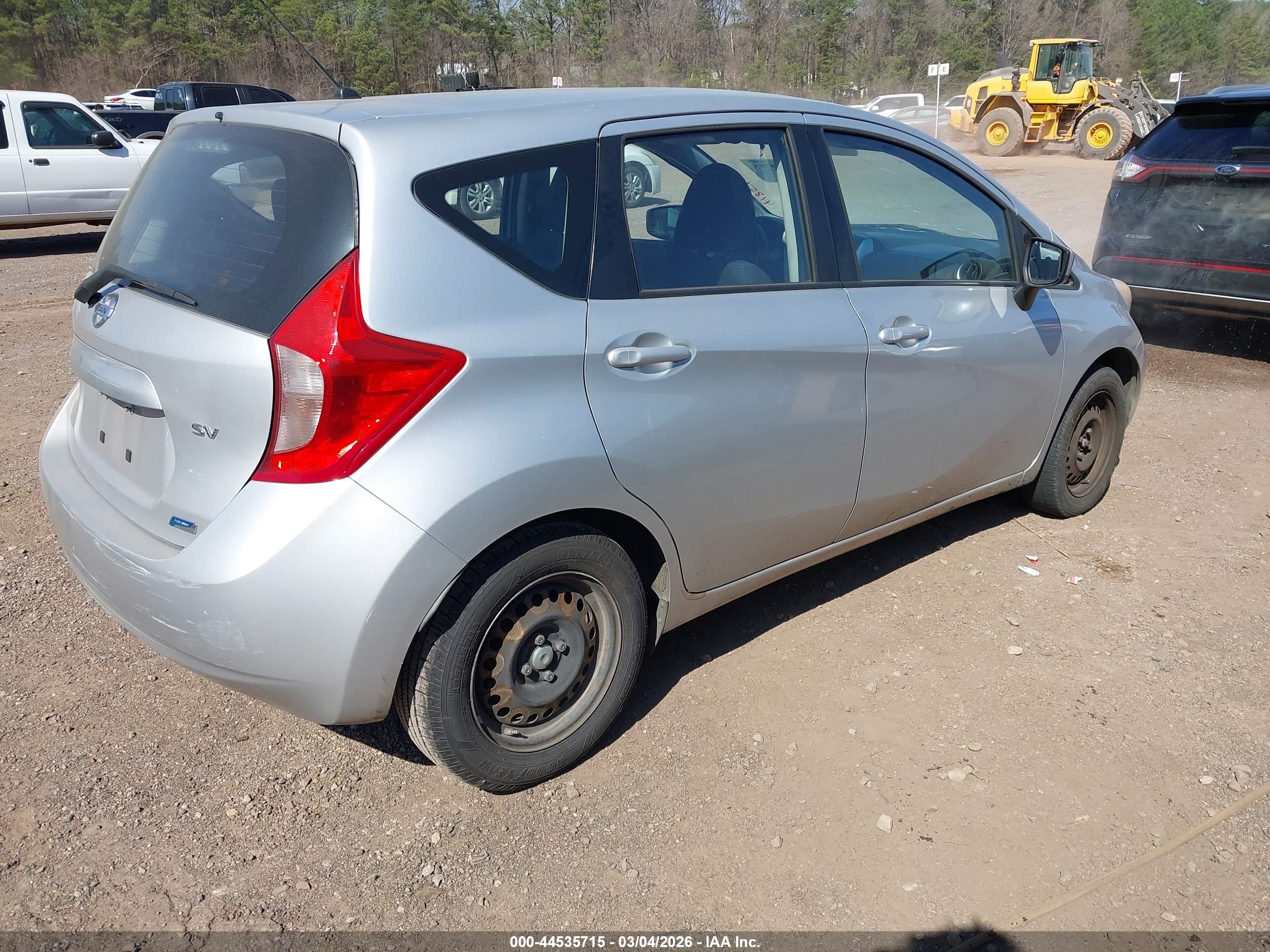 NISSAN VERSA image 4