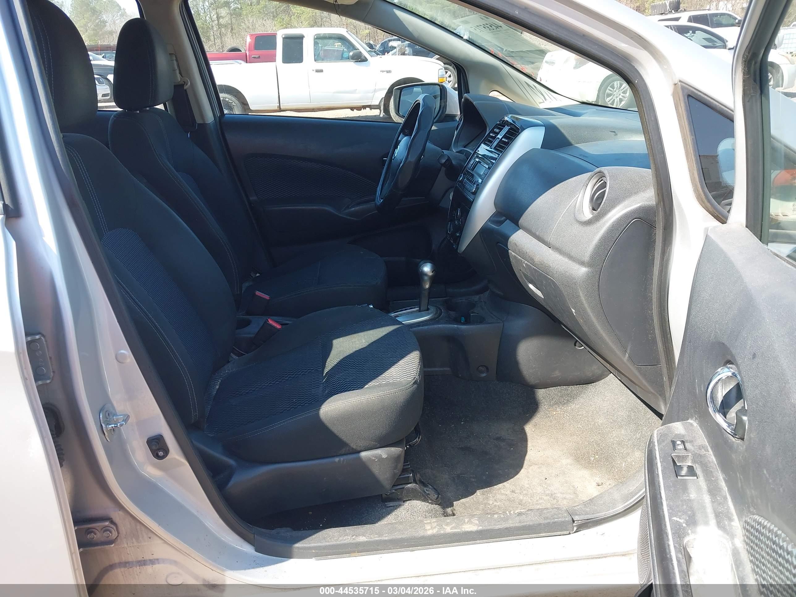 NISSAN VERSA image 5