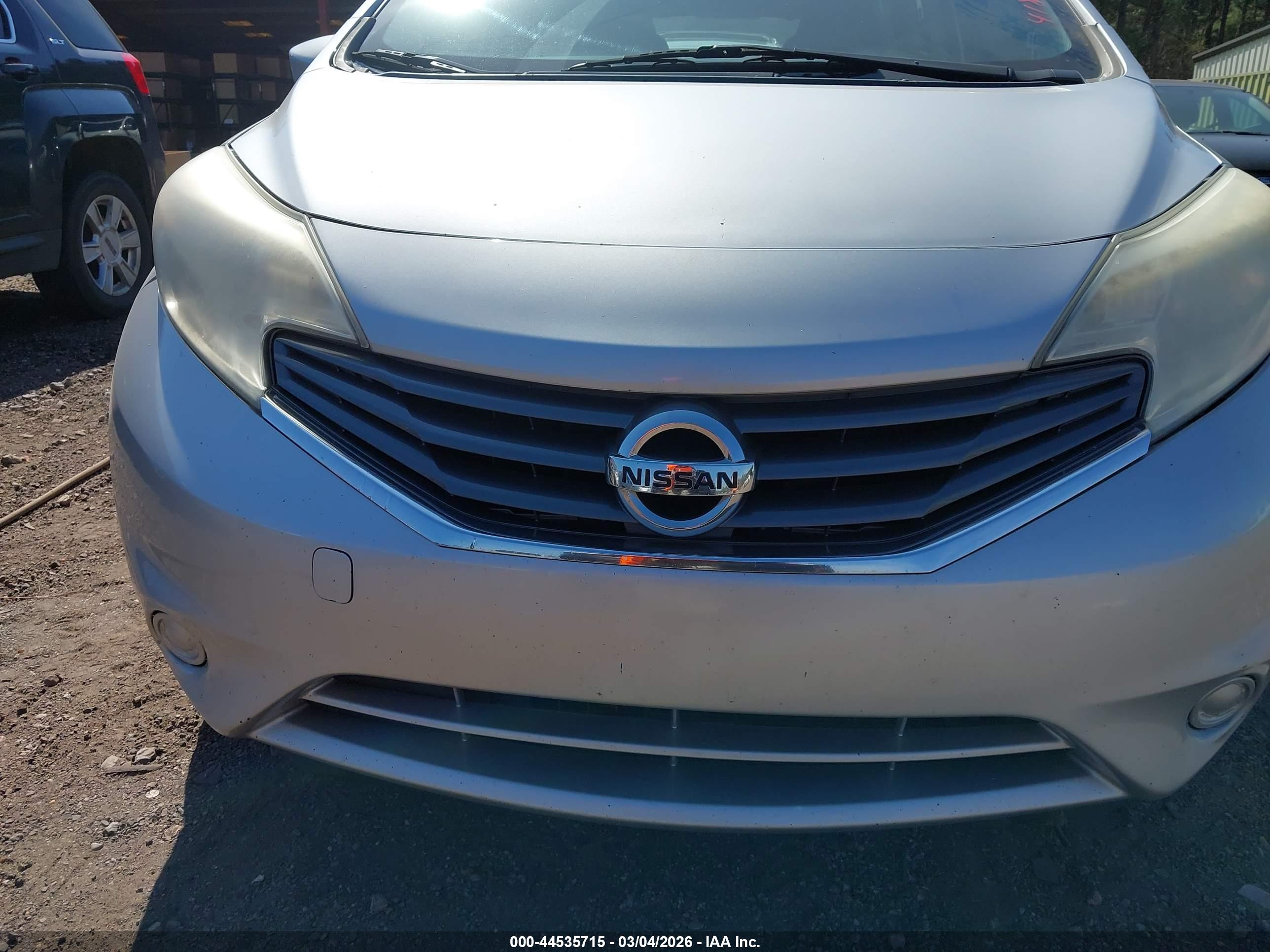NISSAN VERSA image 6