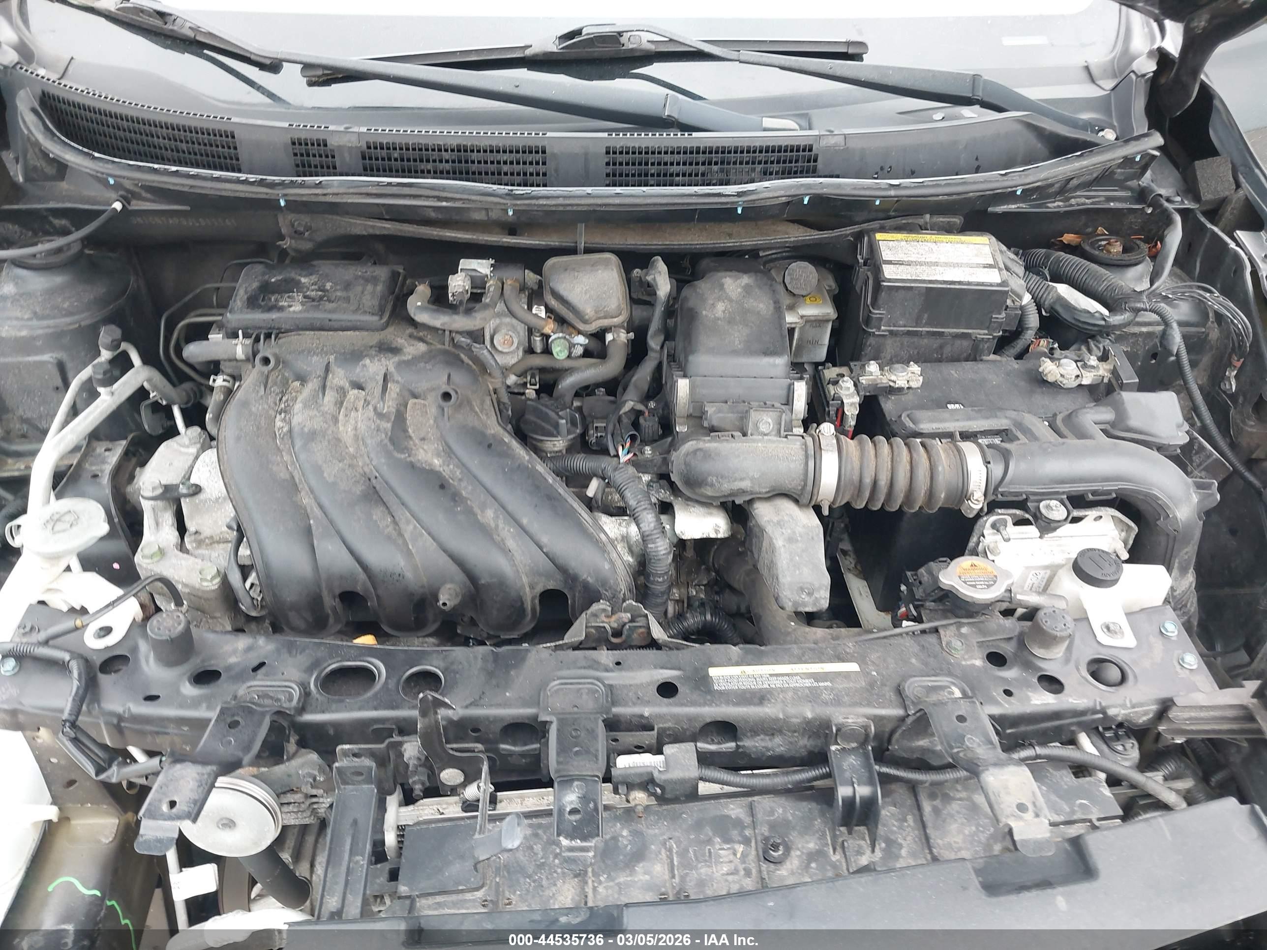 NISSAN VERSA image 10