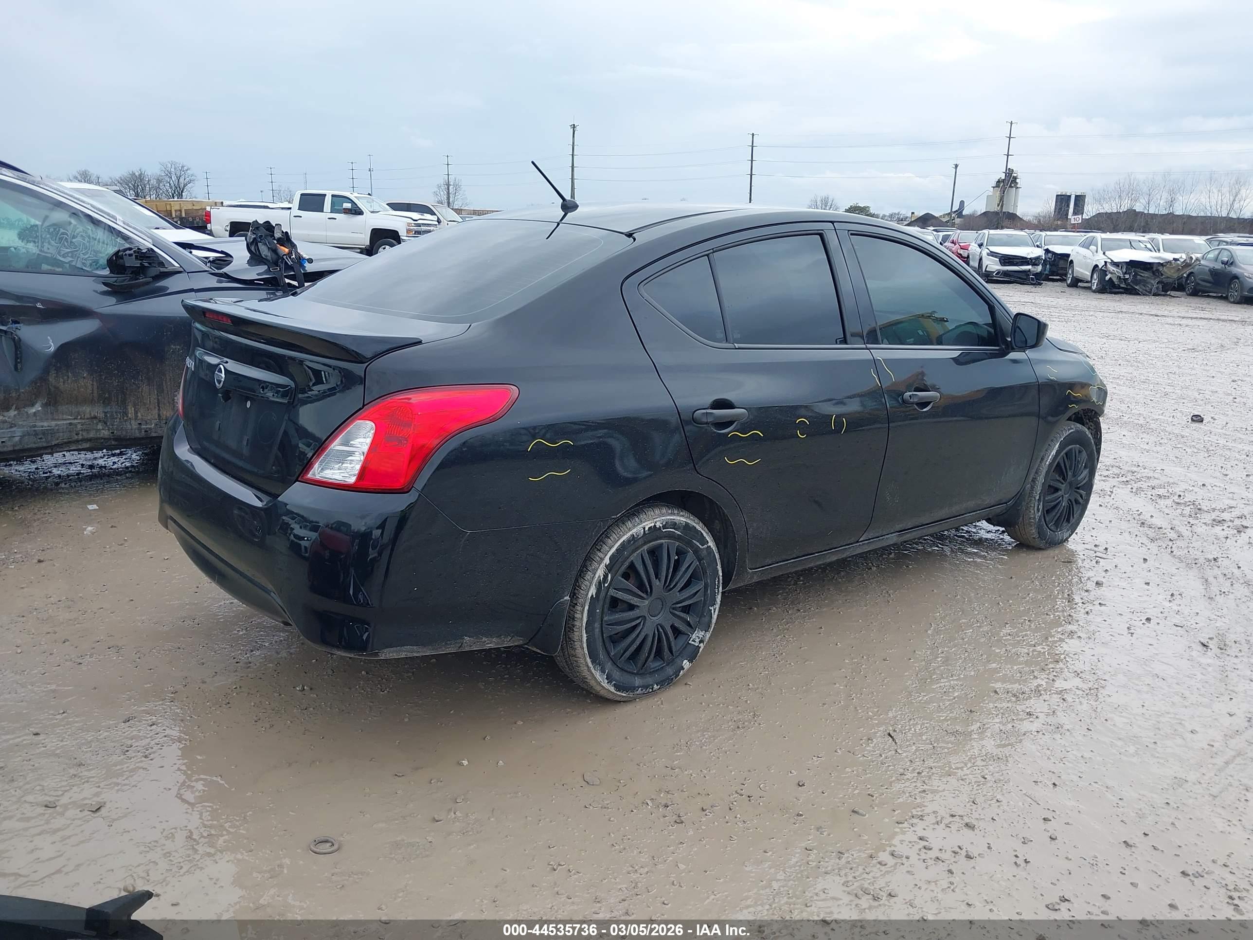 NISSAN VERSA image 4