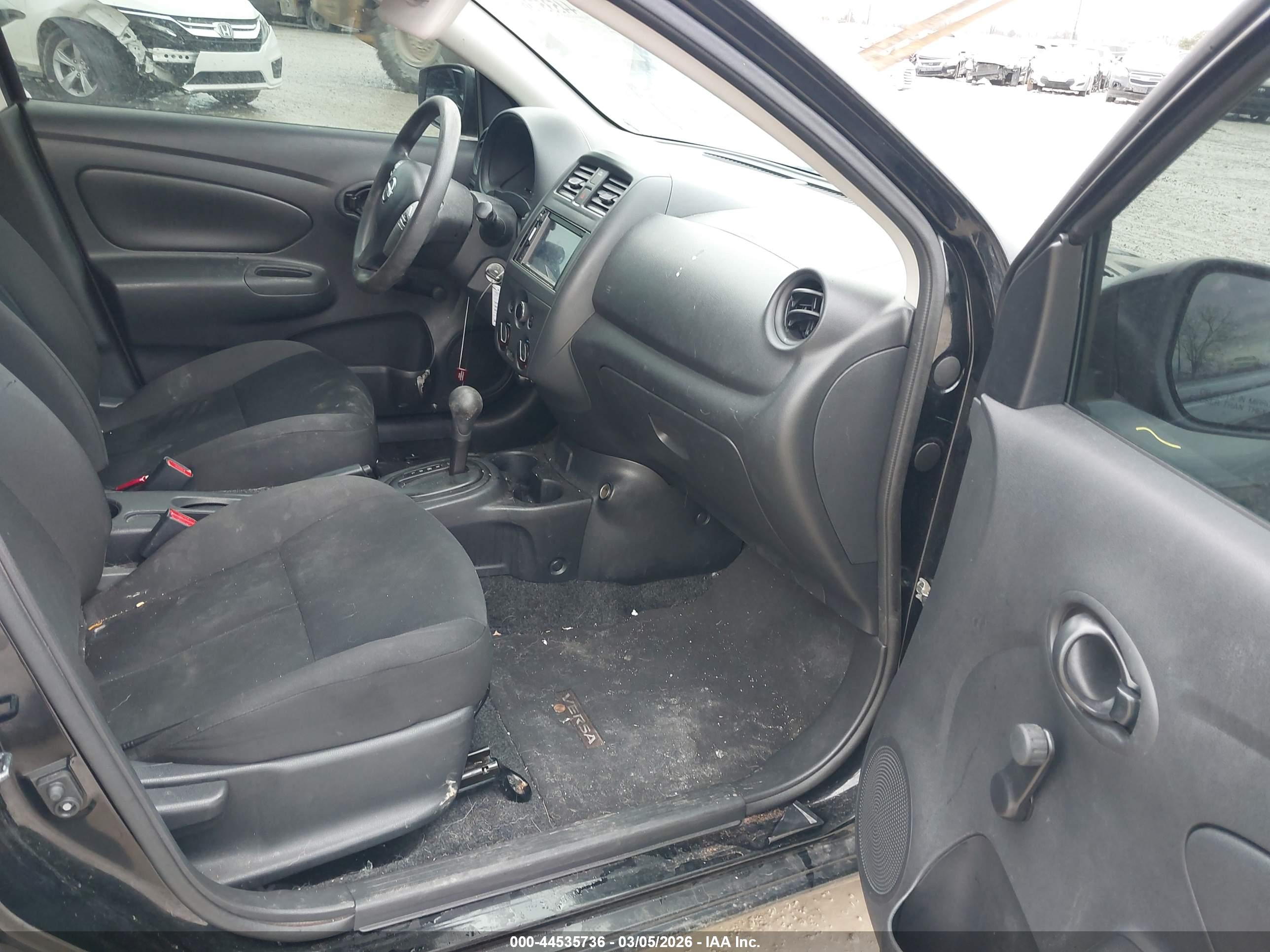 NISSAN VERSA image 5