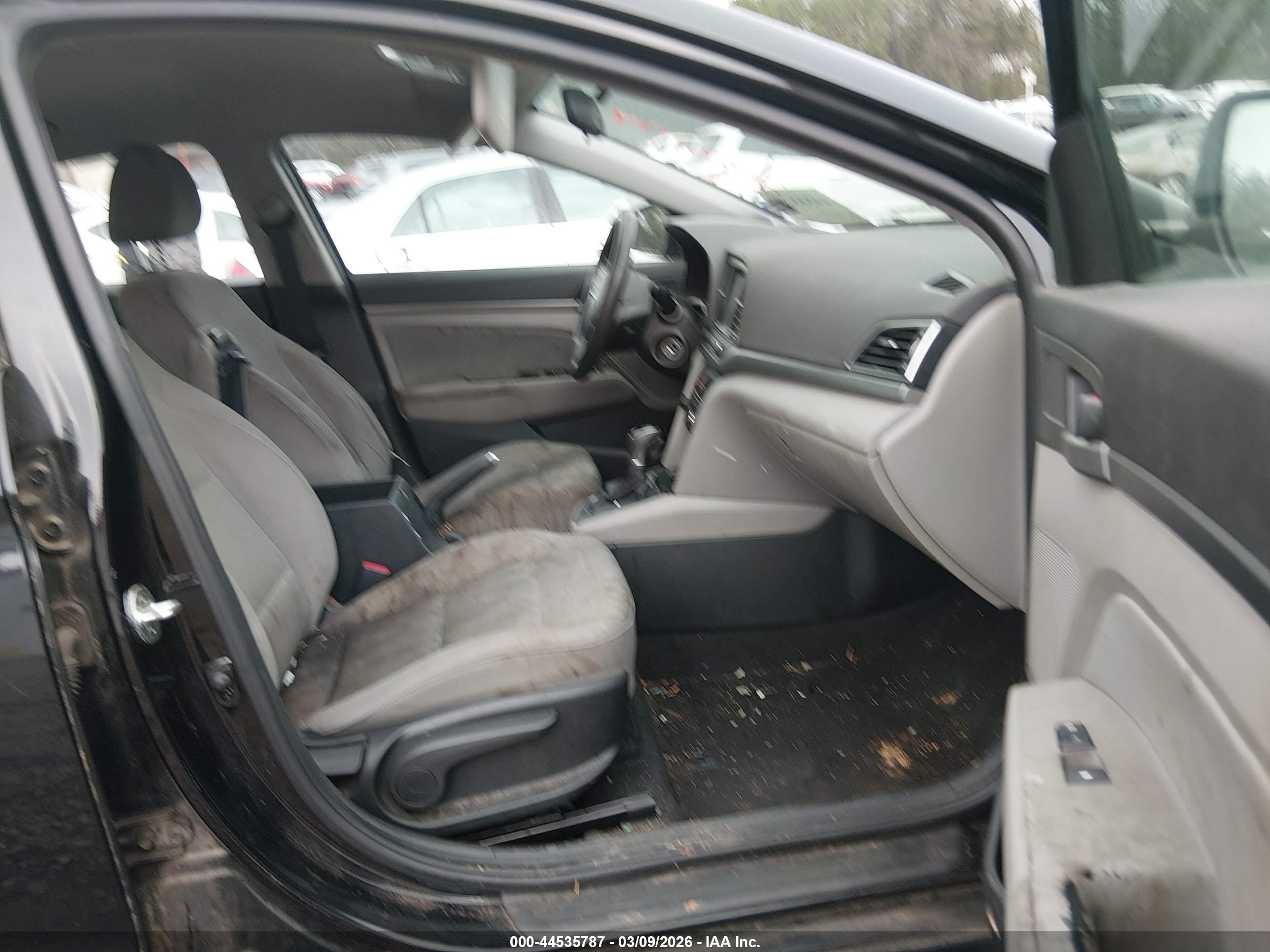 HYUNDAI ELANTRA image 5
