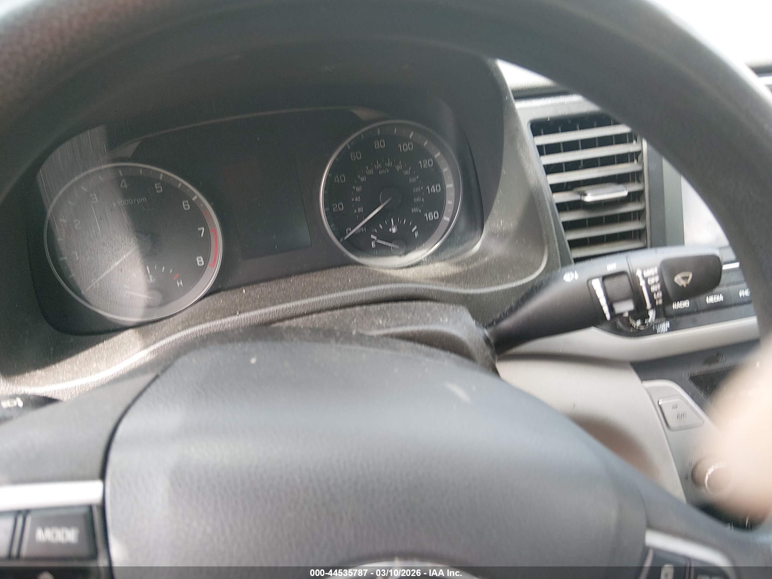 HYUNDAI ELANTRA image 7