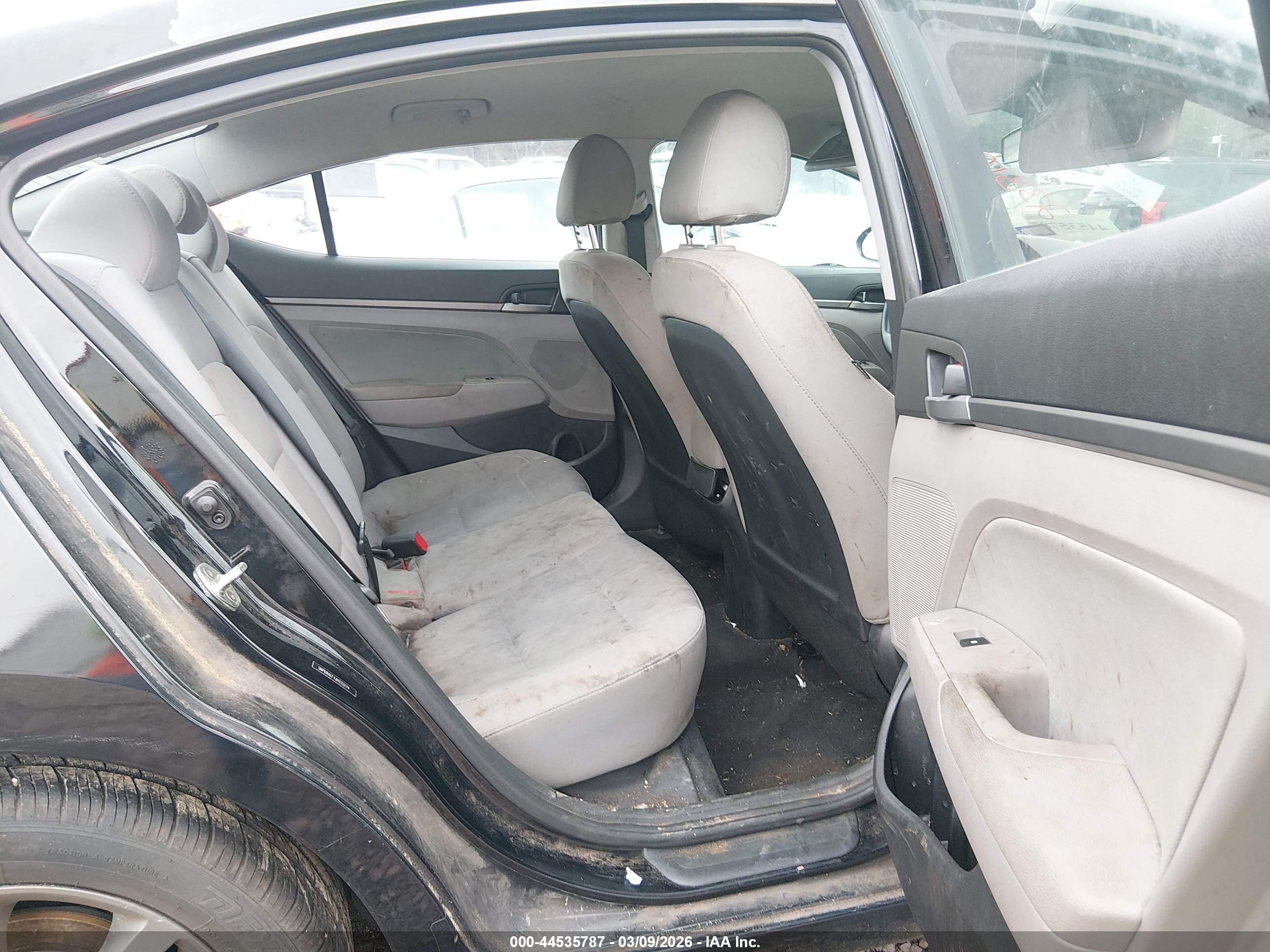 HYUNDAI ELANTRA image 8