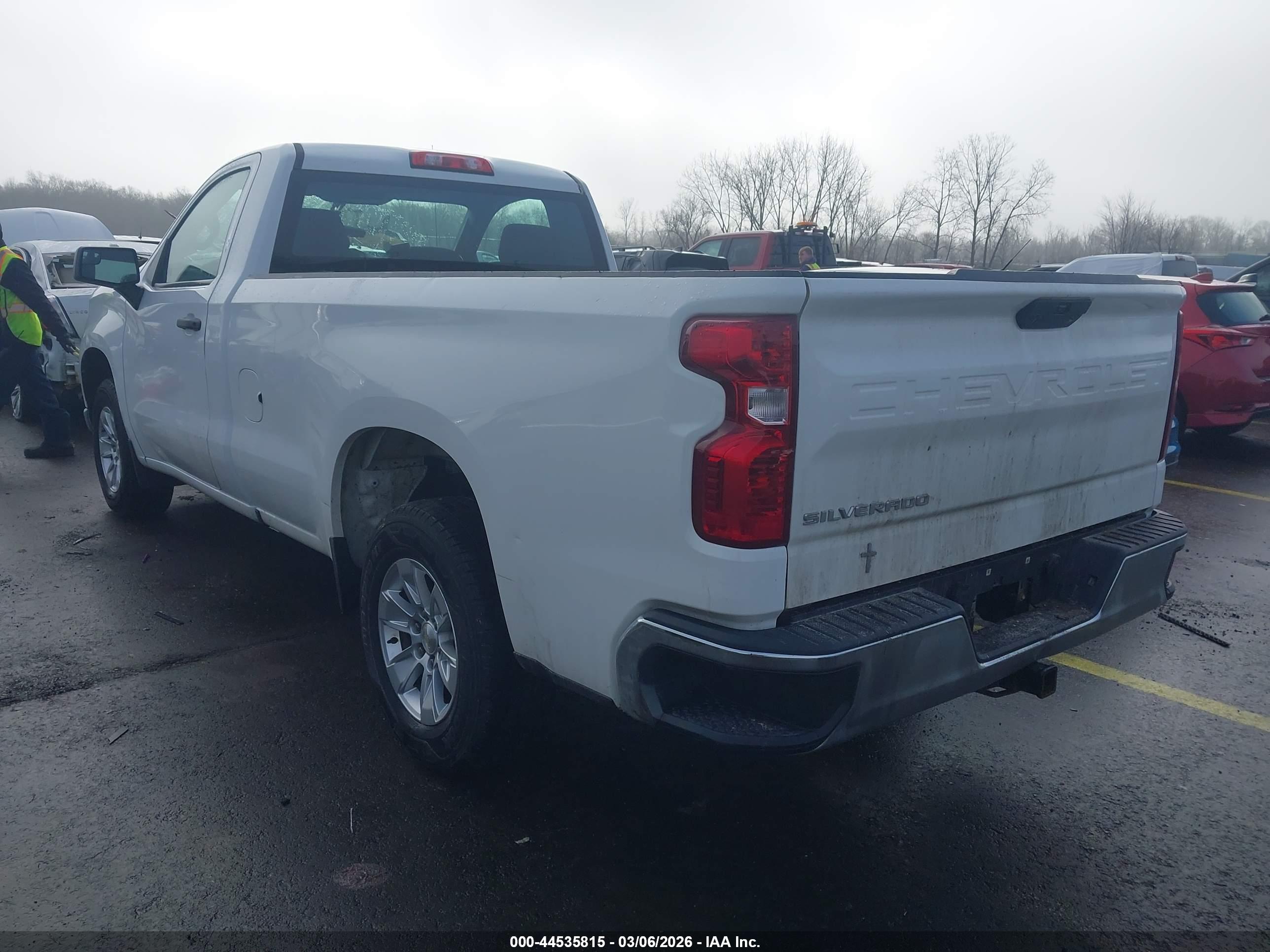 CHEVROLET SILVERADO image 3