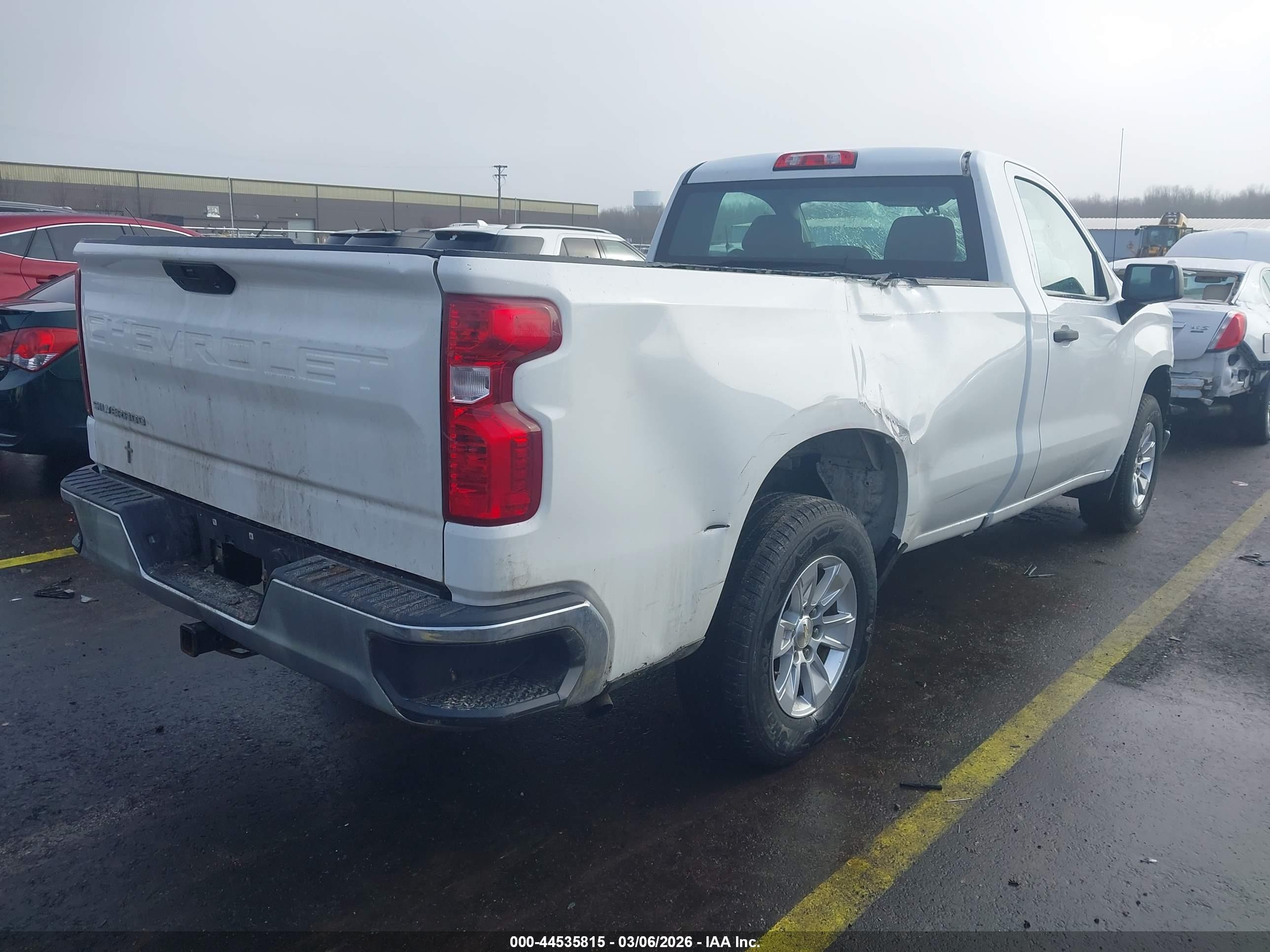 CHEVROLET SILVERADO image 4