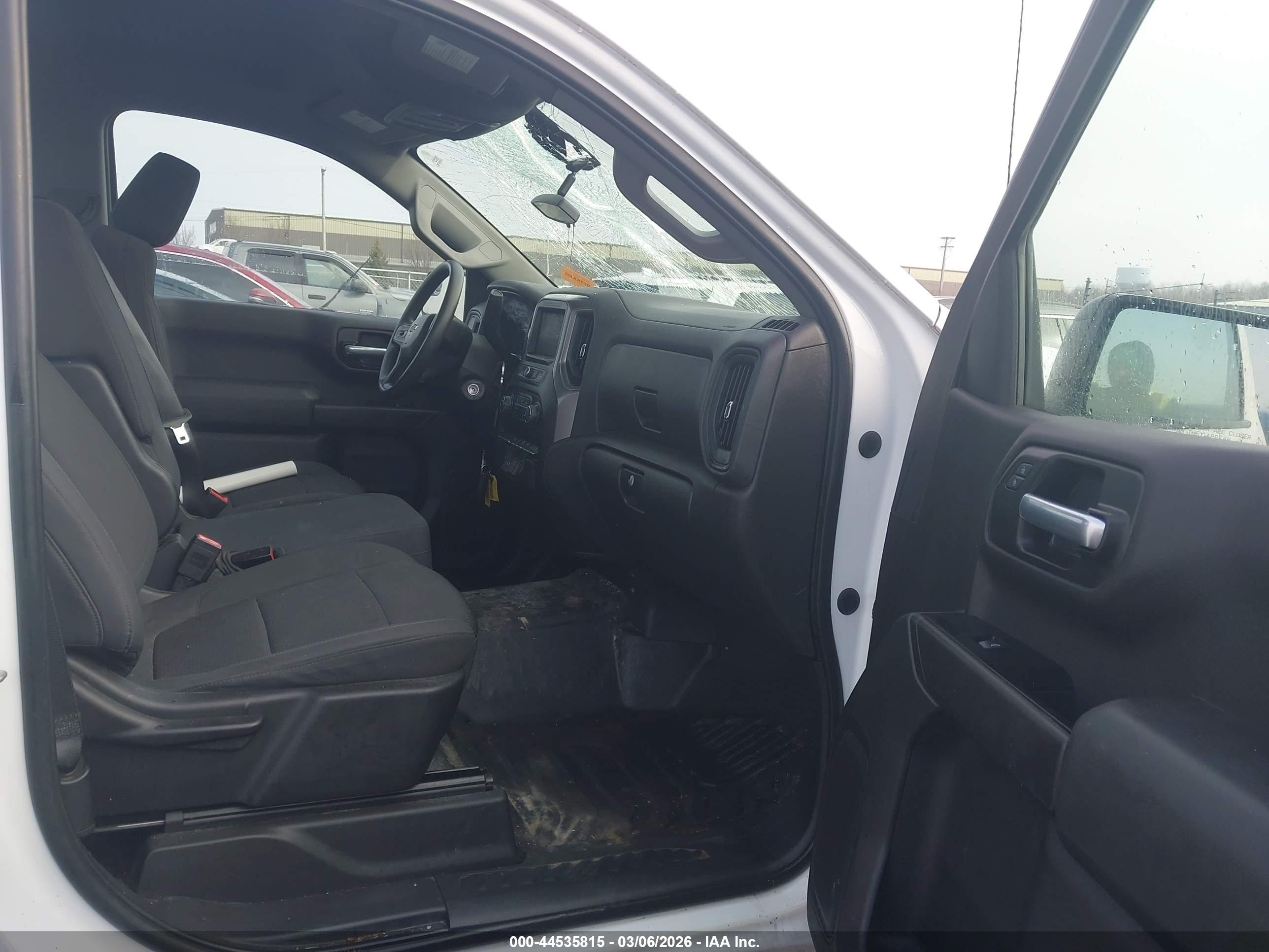 CHEVROLET SILVERADO image 5