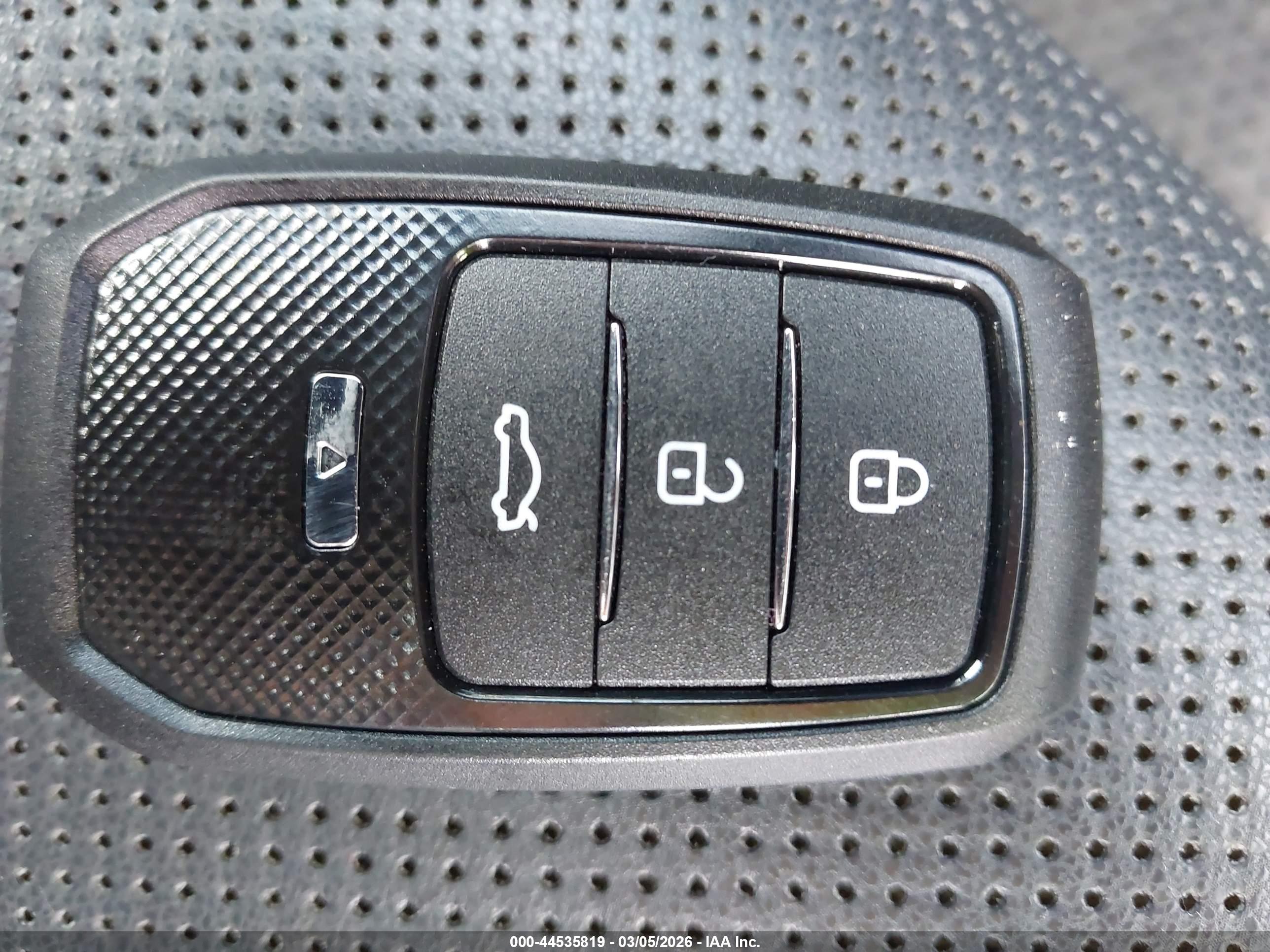LEXUS ES image 11
