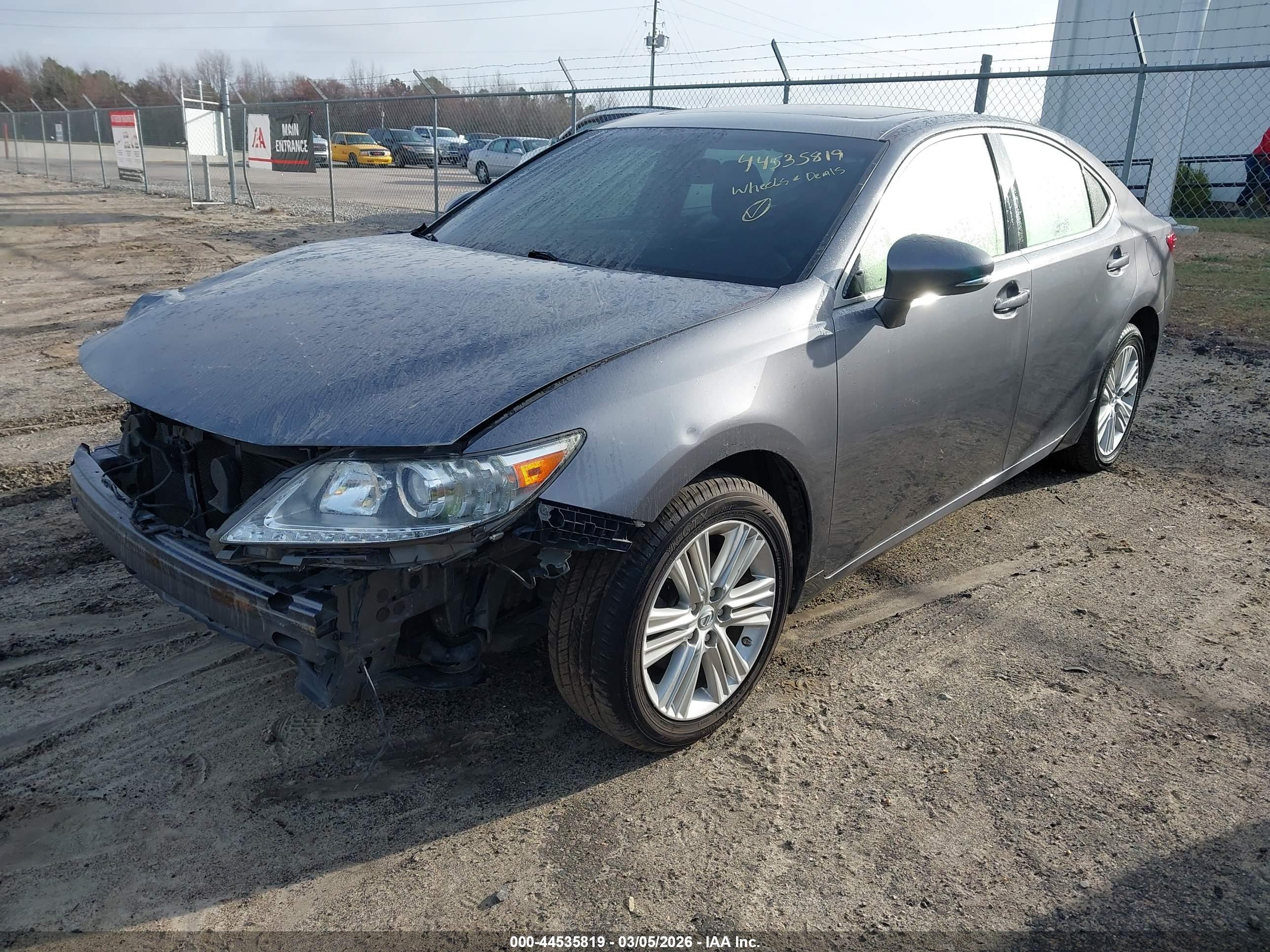 LEXUS ES image 2
