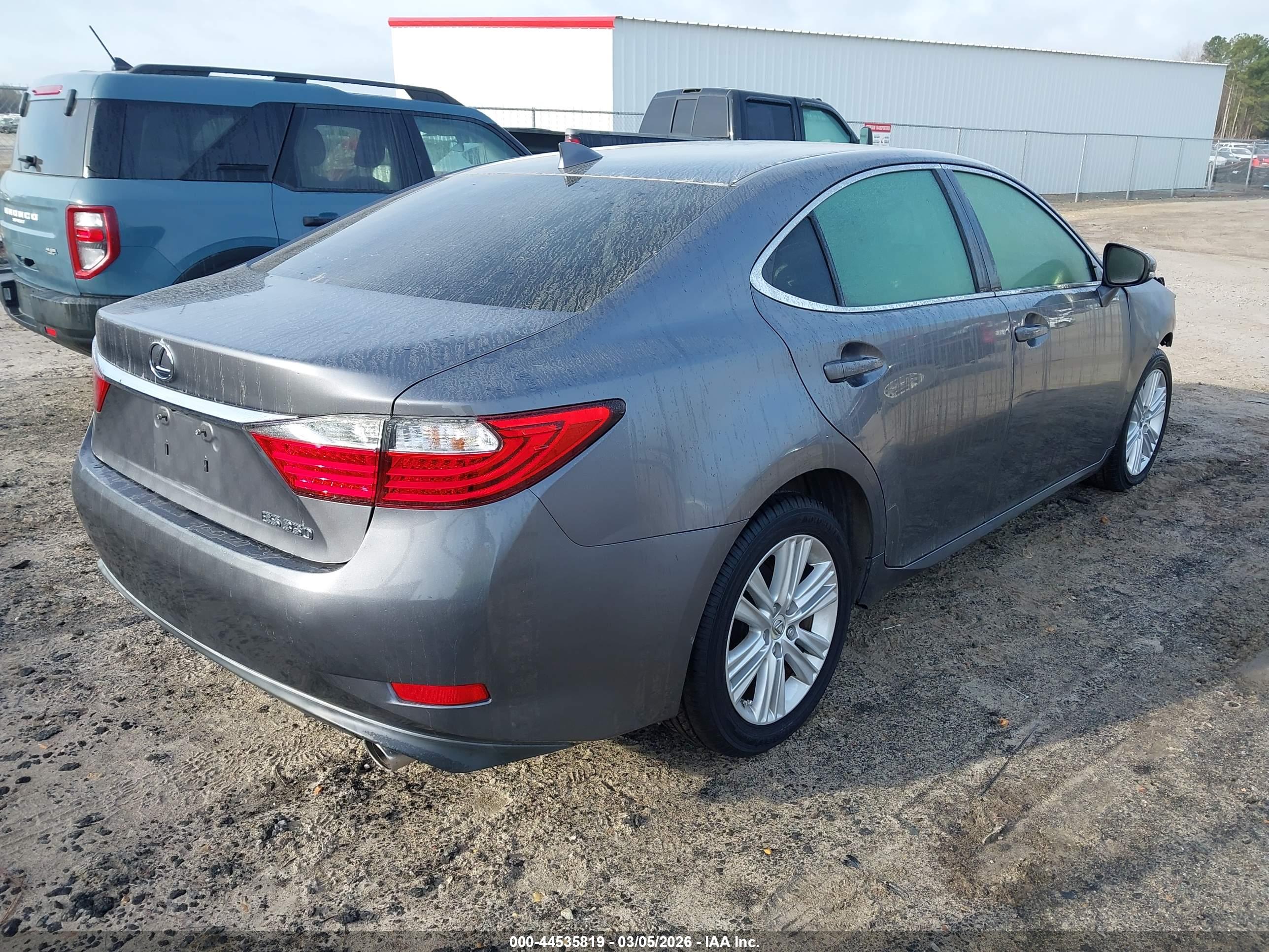 LEXUS ES image 4