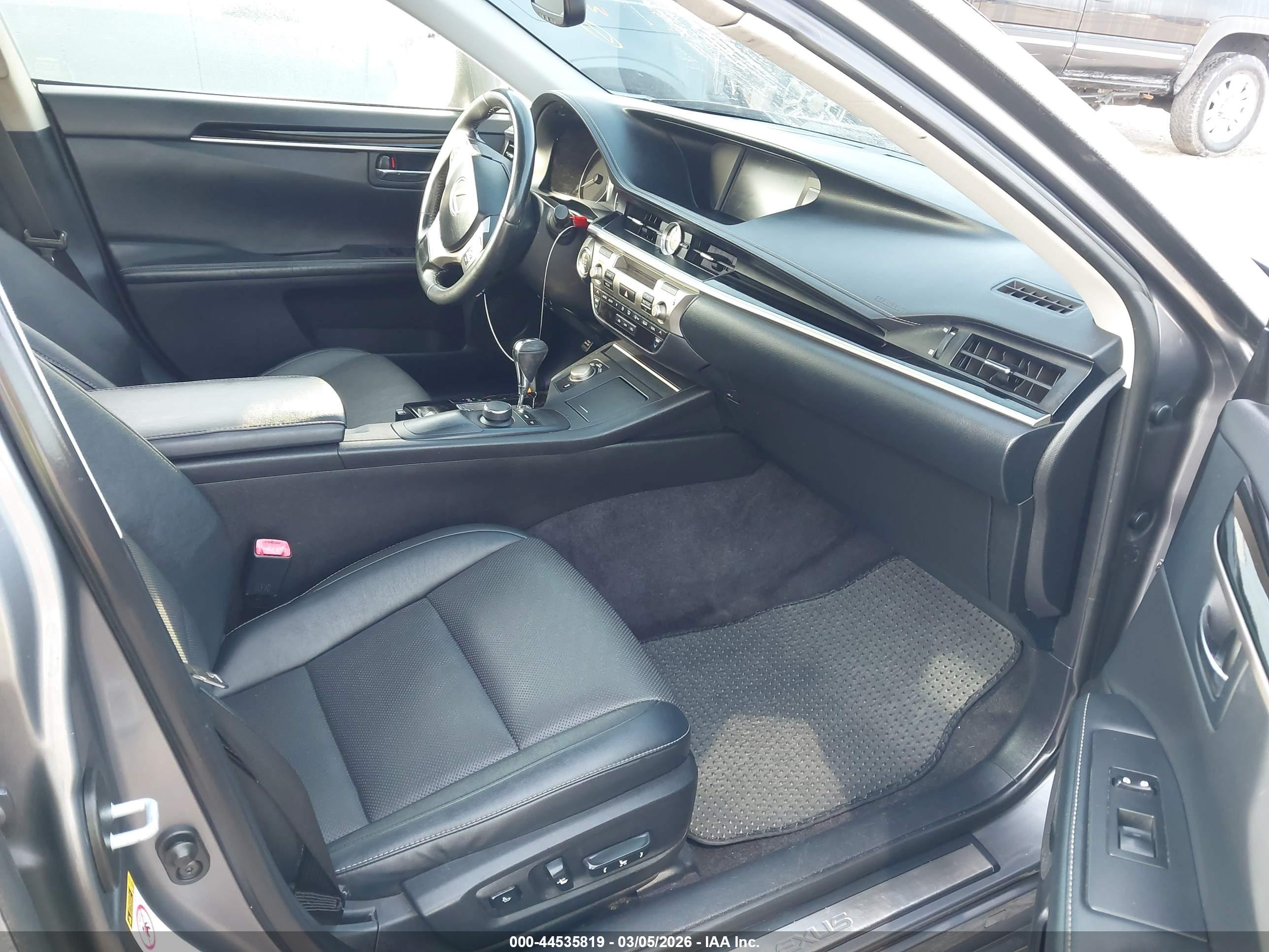 LEXUS ES image 5