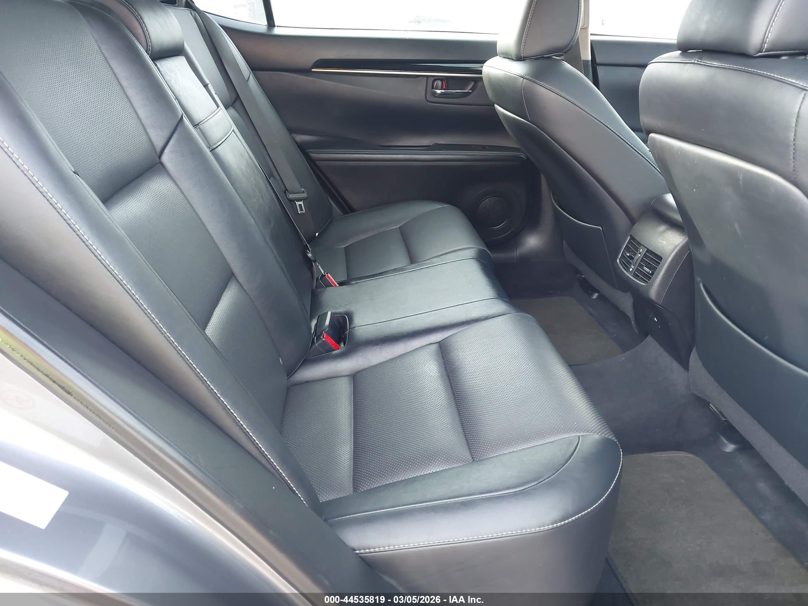 LEXUS ES image 8