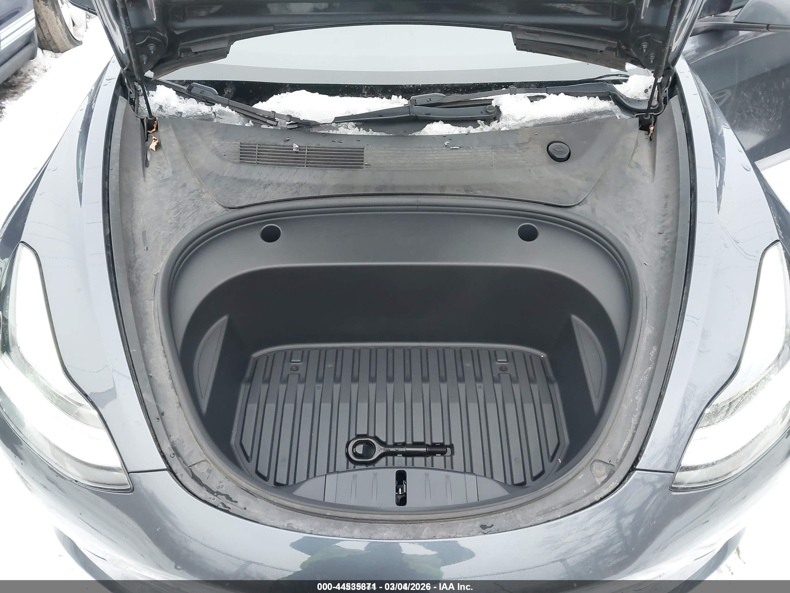 TESLA MODEL image 10