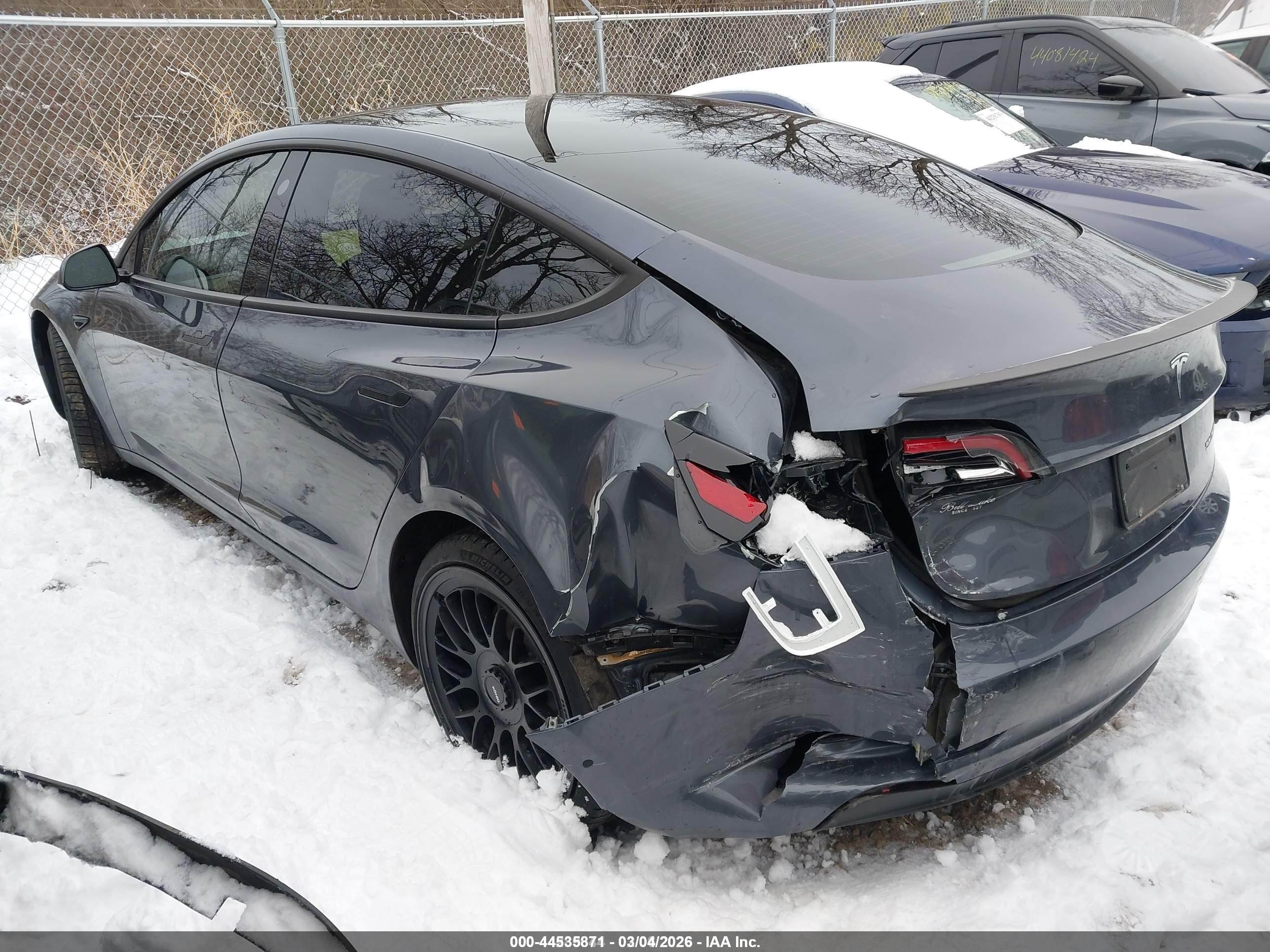 TESLA MODEL image 3