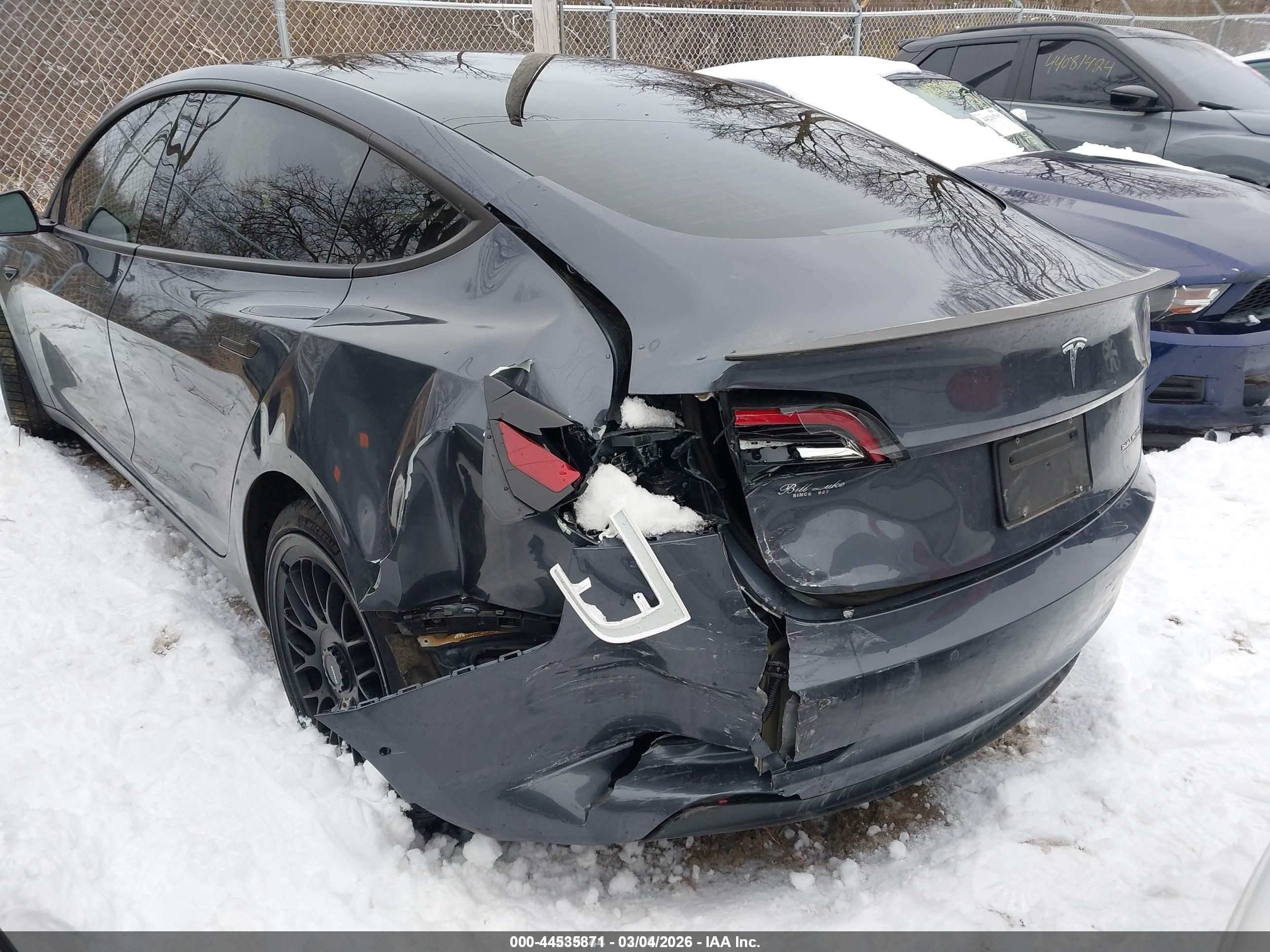 TESLA MODEL image 6