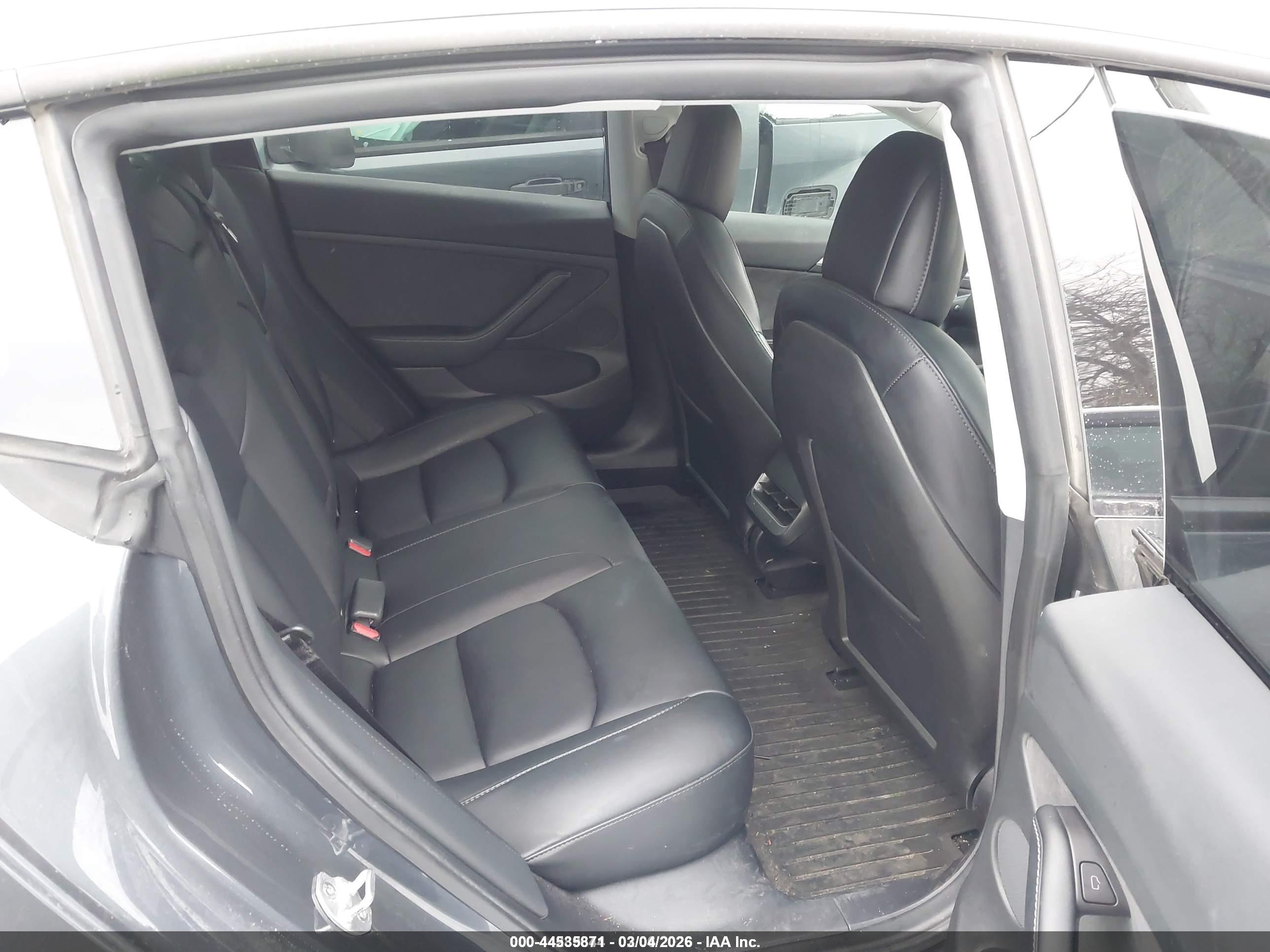TESLA MODEL image 8