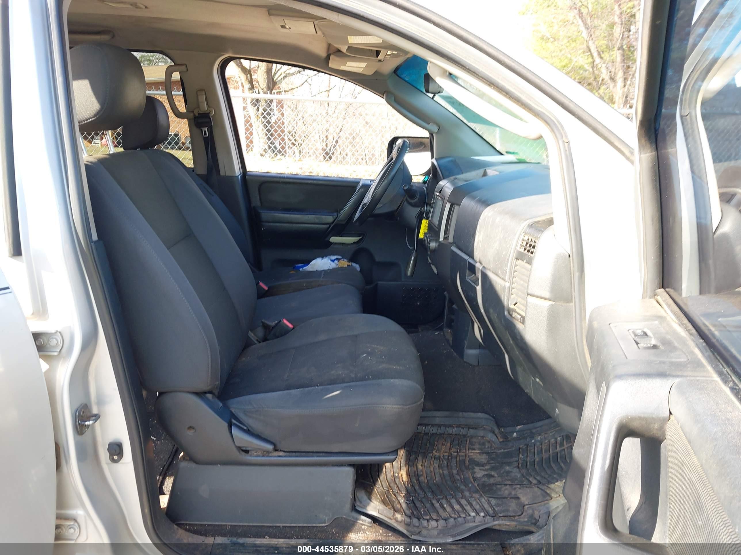 NISSAN TITAN image 5