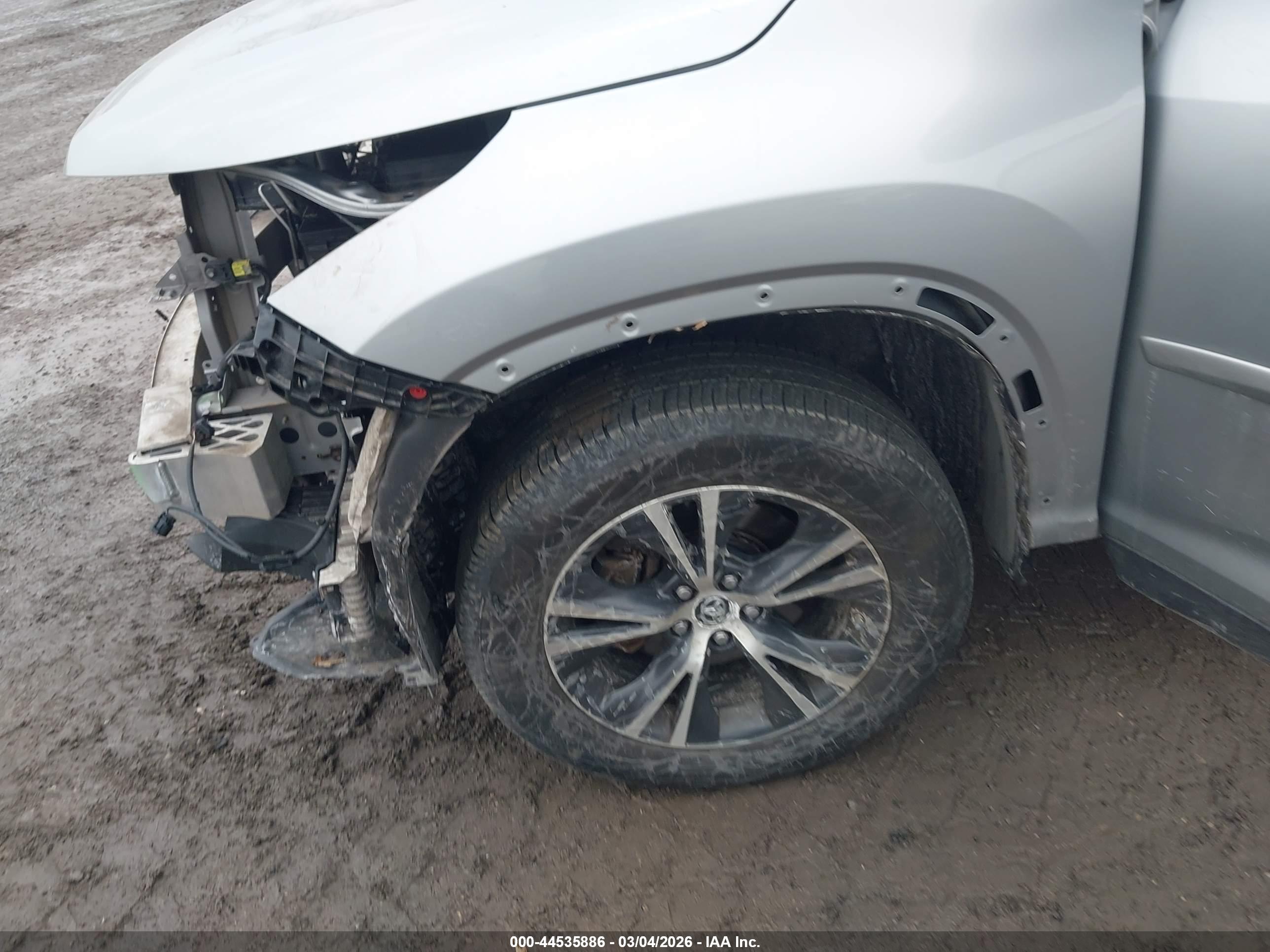 TOYOTA HIGHLANDER image 6