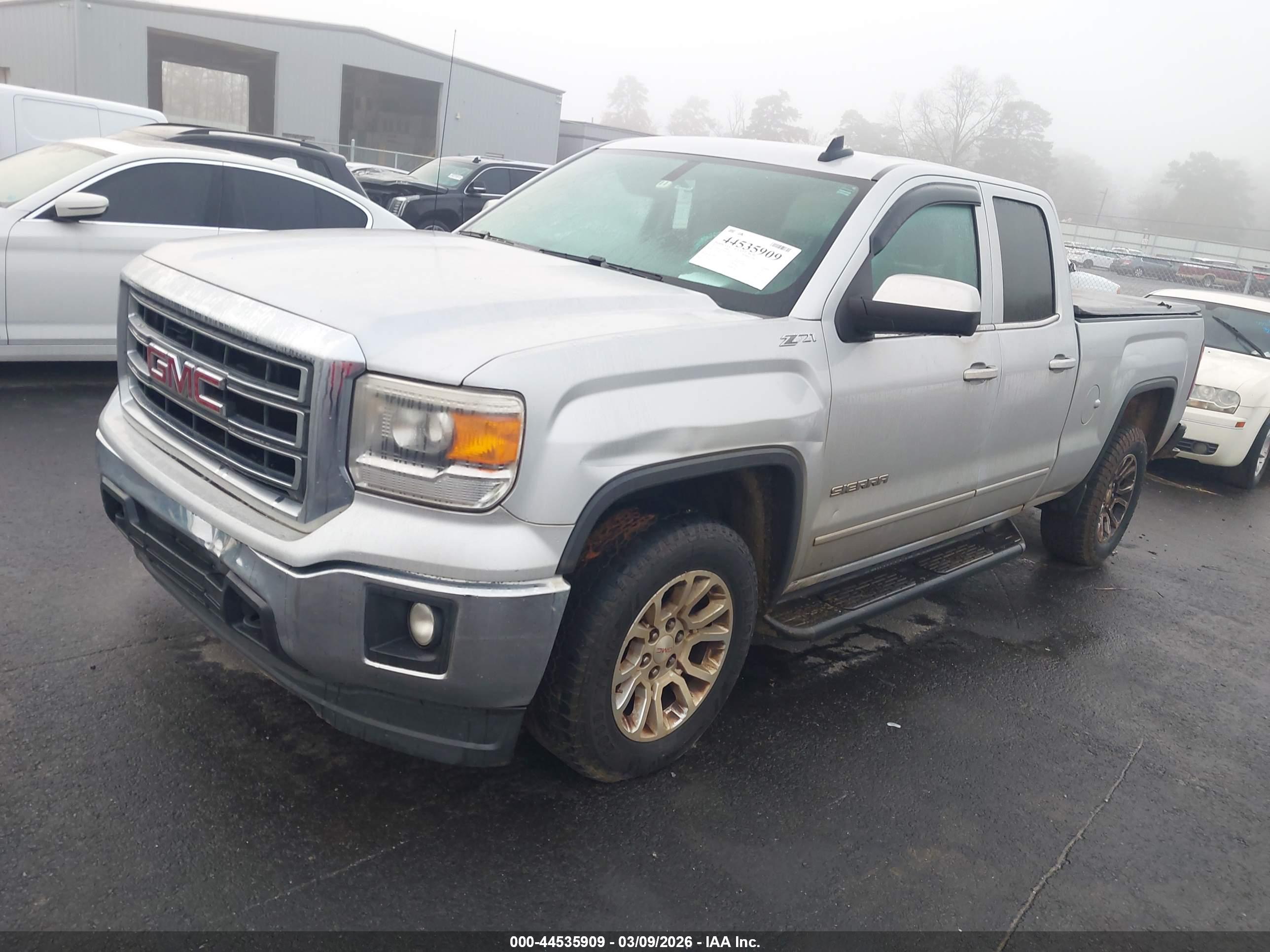 GMC SIERRA image 2