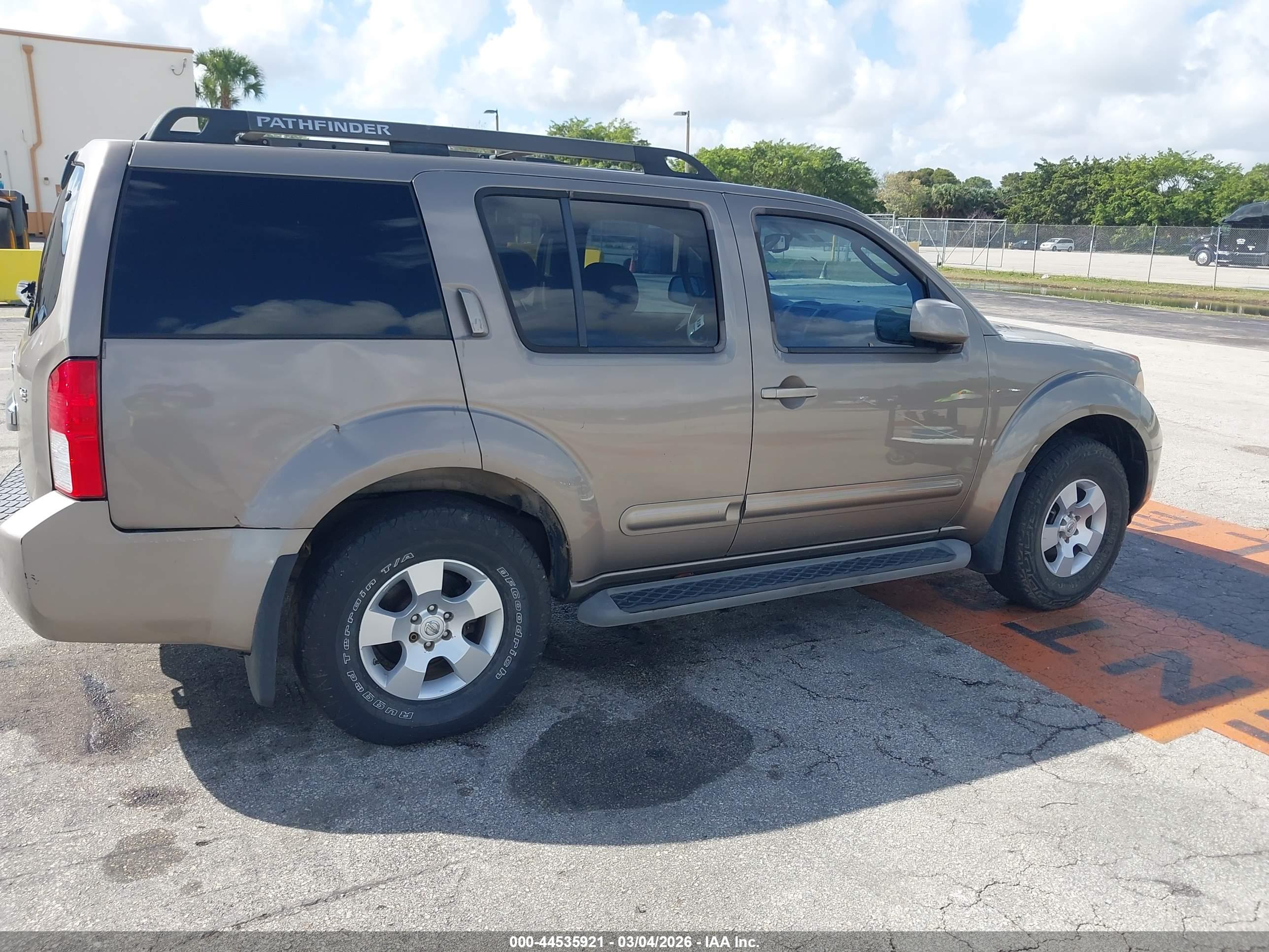 NISSAN PATHFINDER image 6