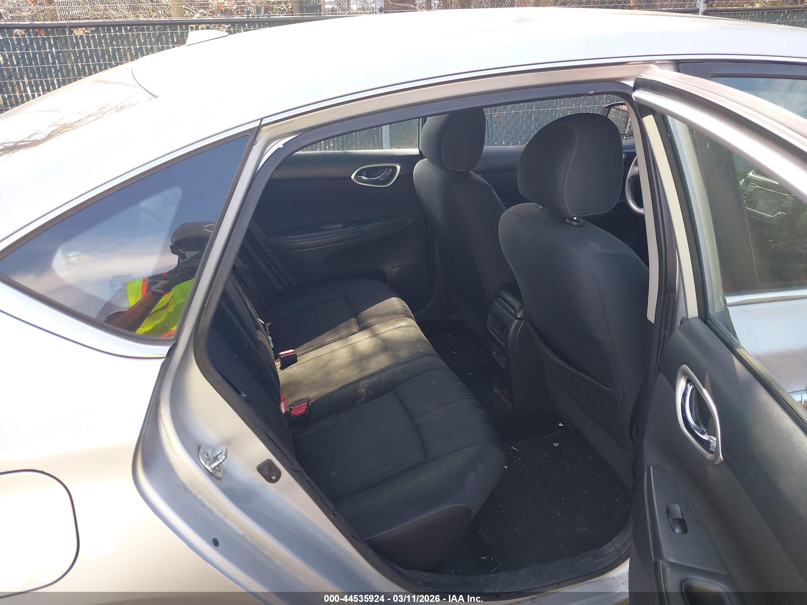 NISSAN SENTRA image 8