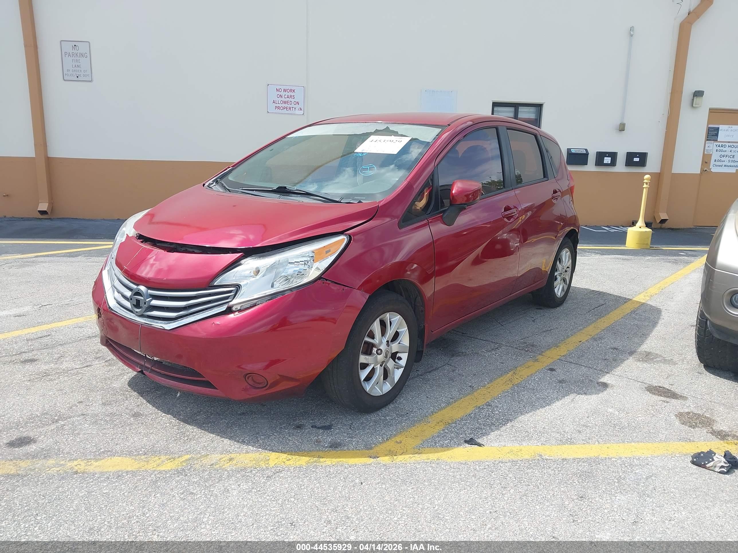 NISSAN VERSA image 2